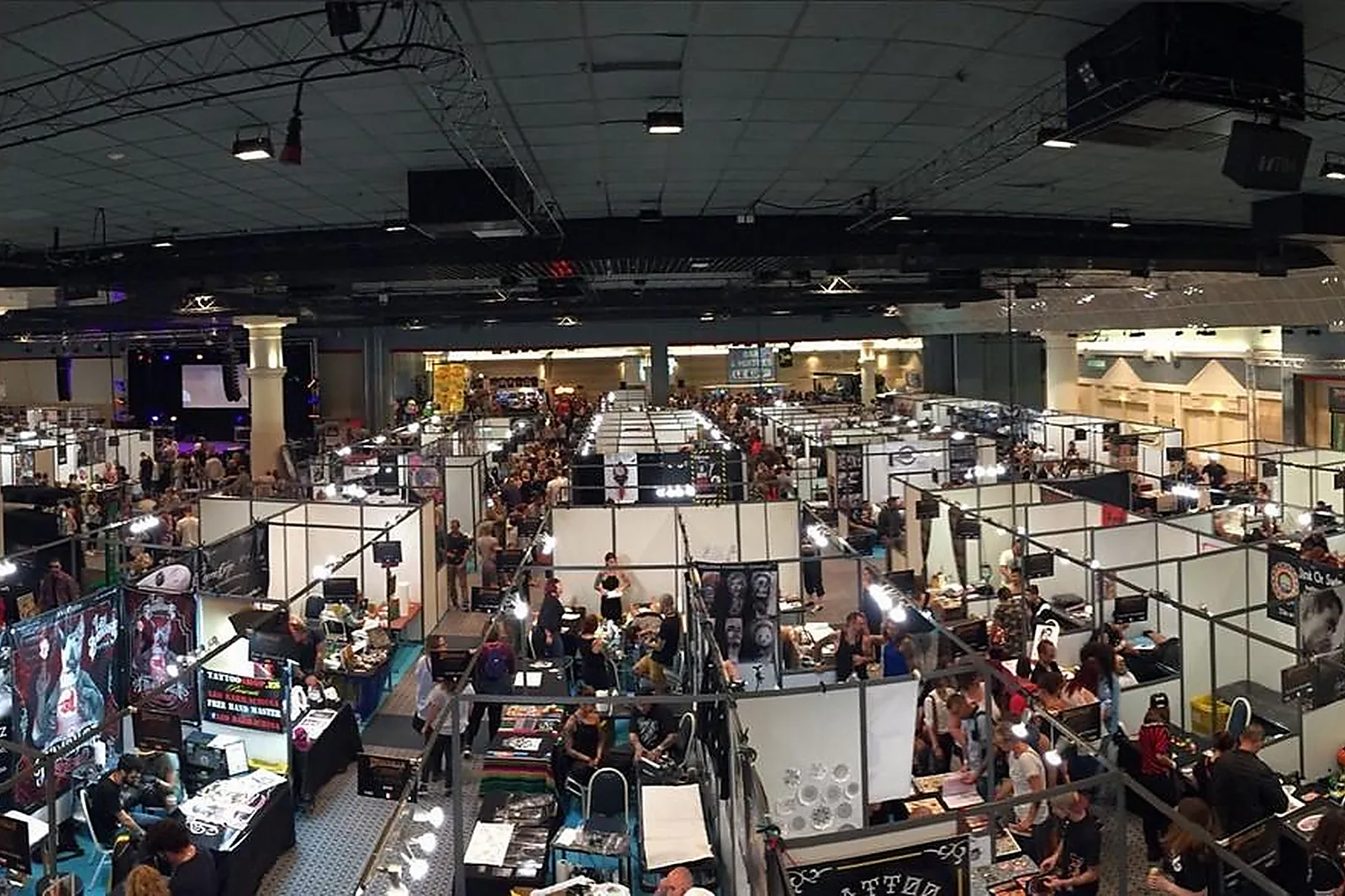 Prestataire Technique Audiovisuel, STANDISTES - CHEVAL-BLANC (VAUCLUSE) : SCT EVENT