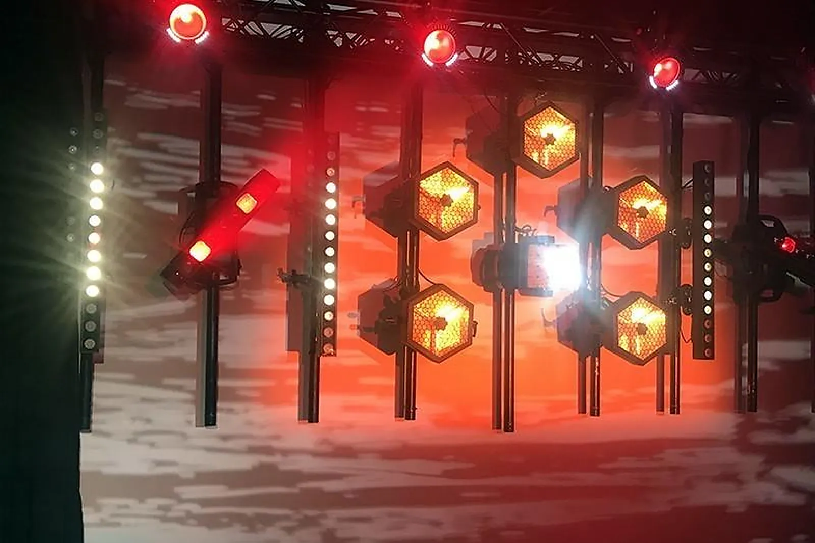 Prestataire Technique Audiovisuel, STANDISTES - LONGJUMEAU (ESSONNE) : LEVENLY