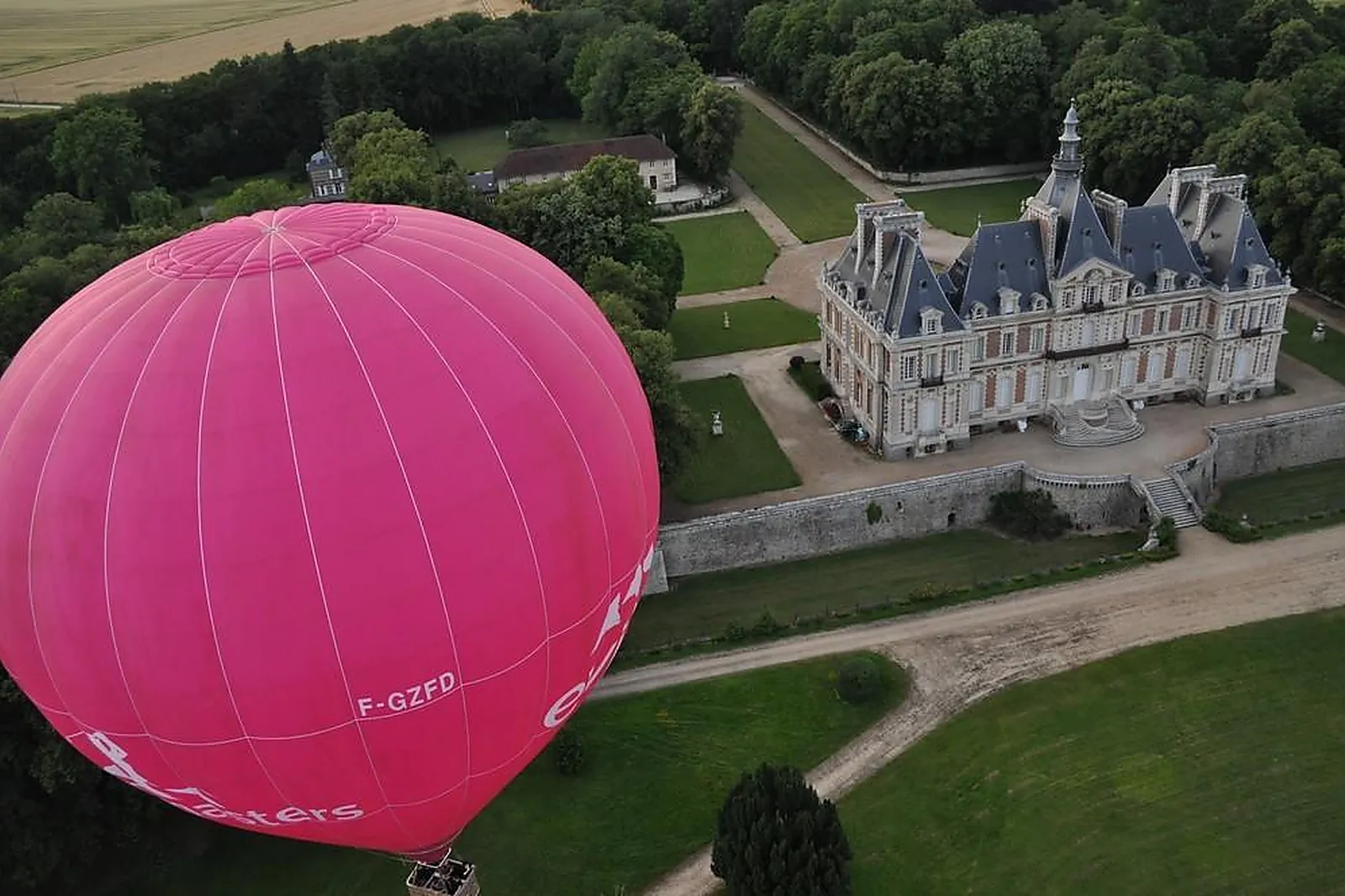 Team building insolite, TEAM BUILDING - BAILLEAU-ARMENONVILLE (EURE-ET-LOIR) : AIR PEGASUS MONTGOLFIÈRES