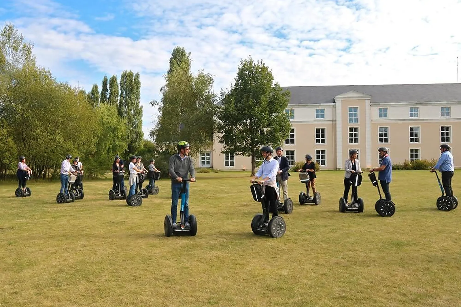 Team building construction, TEAM BUILDING - FONTAINEBLEAU (SEINE-ET-MARNE) : MAGMA GROUP