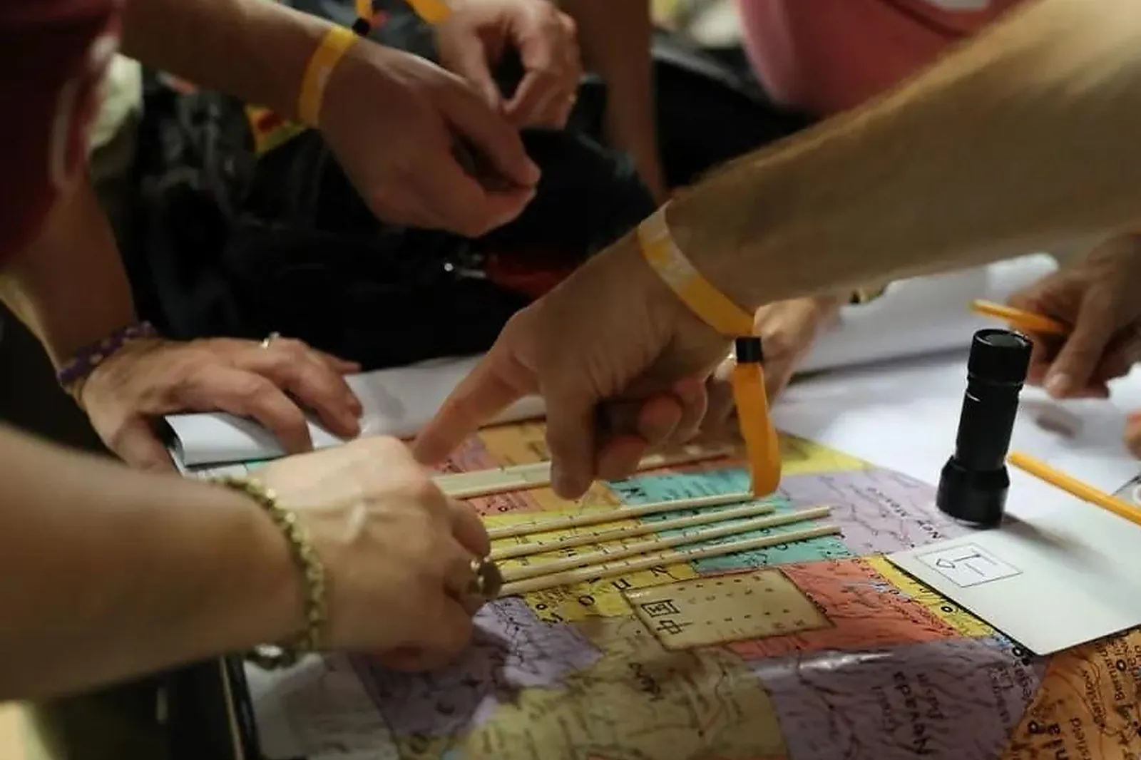 Team building en ligne, TEAM BUILDING - MEUDON (HAUTS-DE-SEINE) : FUNBOOKER