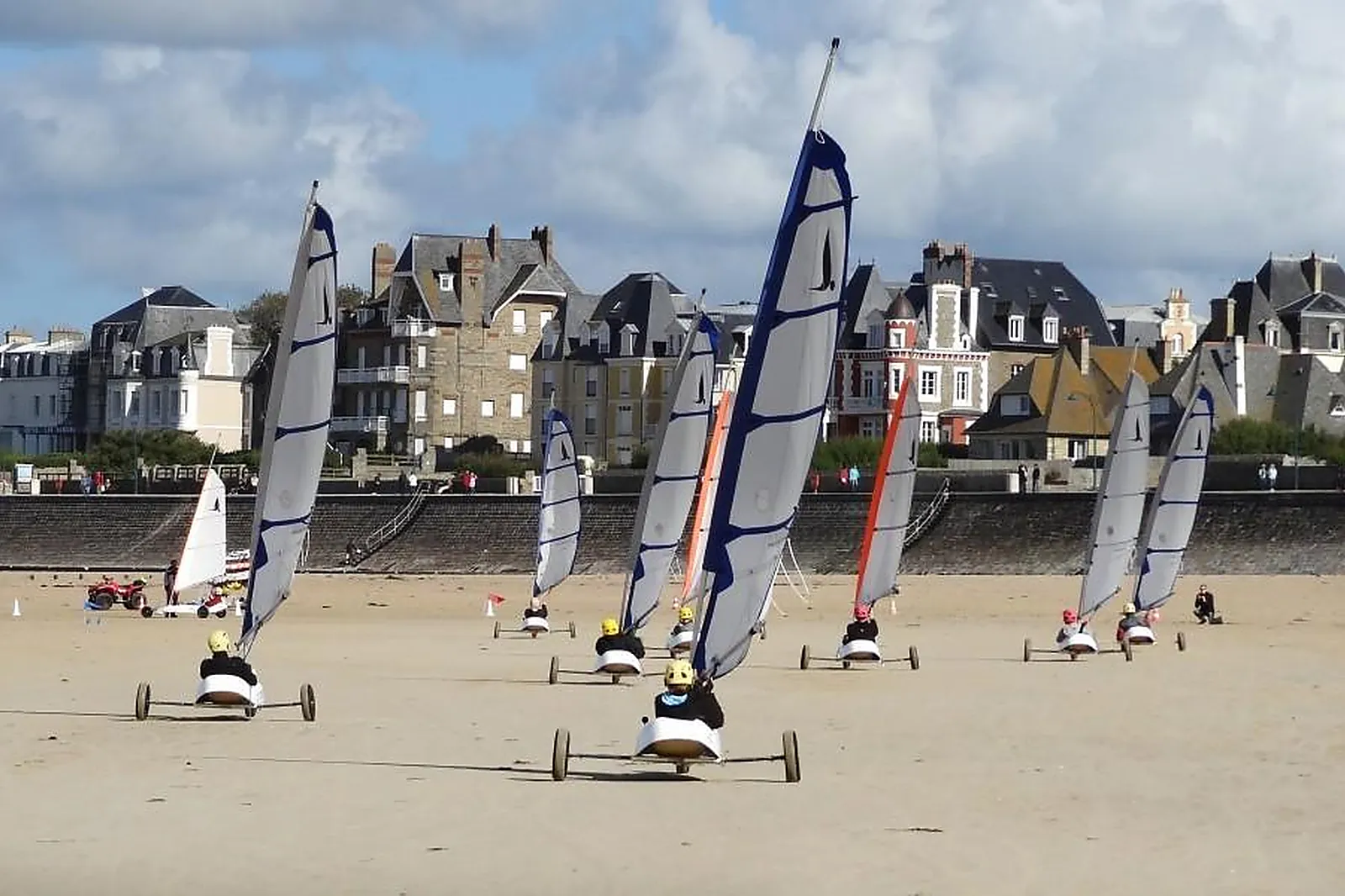 Team building sportif, TEAM BUILDING - SAINT-MALO (ILLE-ET-VILAINE) : SURF SCHOOL
