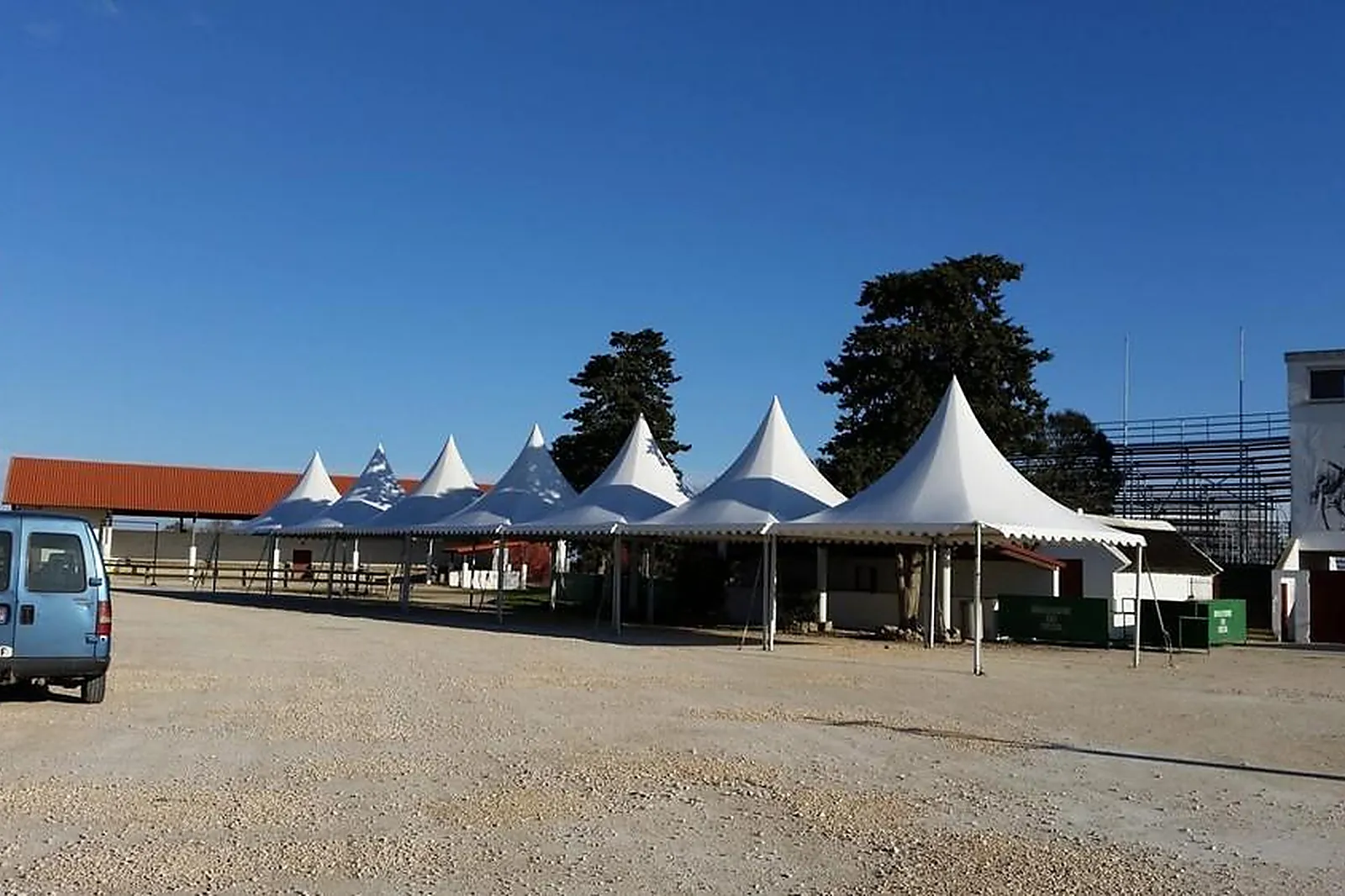 Tente et Chapiteau, TENTES ET CHAPITEAUX - AIGALIERS (GARD) : SUD CHAPITEAU