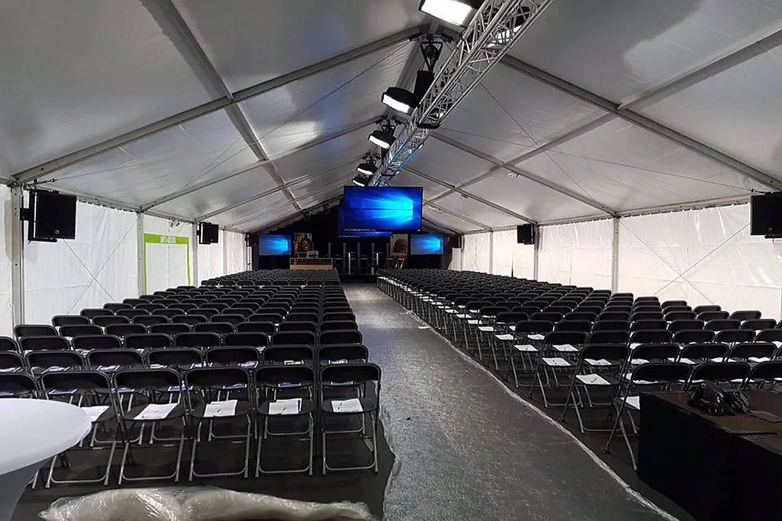 Tente et Chapiteau, TENTES ET CHAPITEAUX - AMBOISE (INDRE-ET-LOIRE) : JST EVENTS