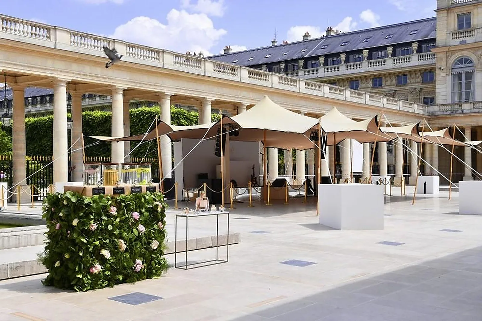 Tente et Chapiteau, TENTES ET CHAPITEAUX - CHATEAUGAY (PUY-DE-DÔME) : RENON LOCATION