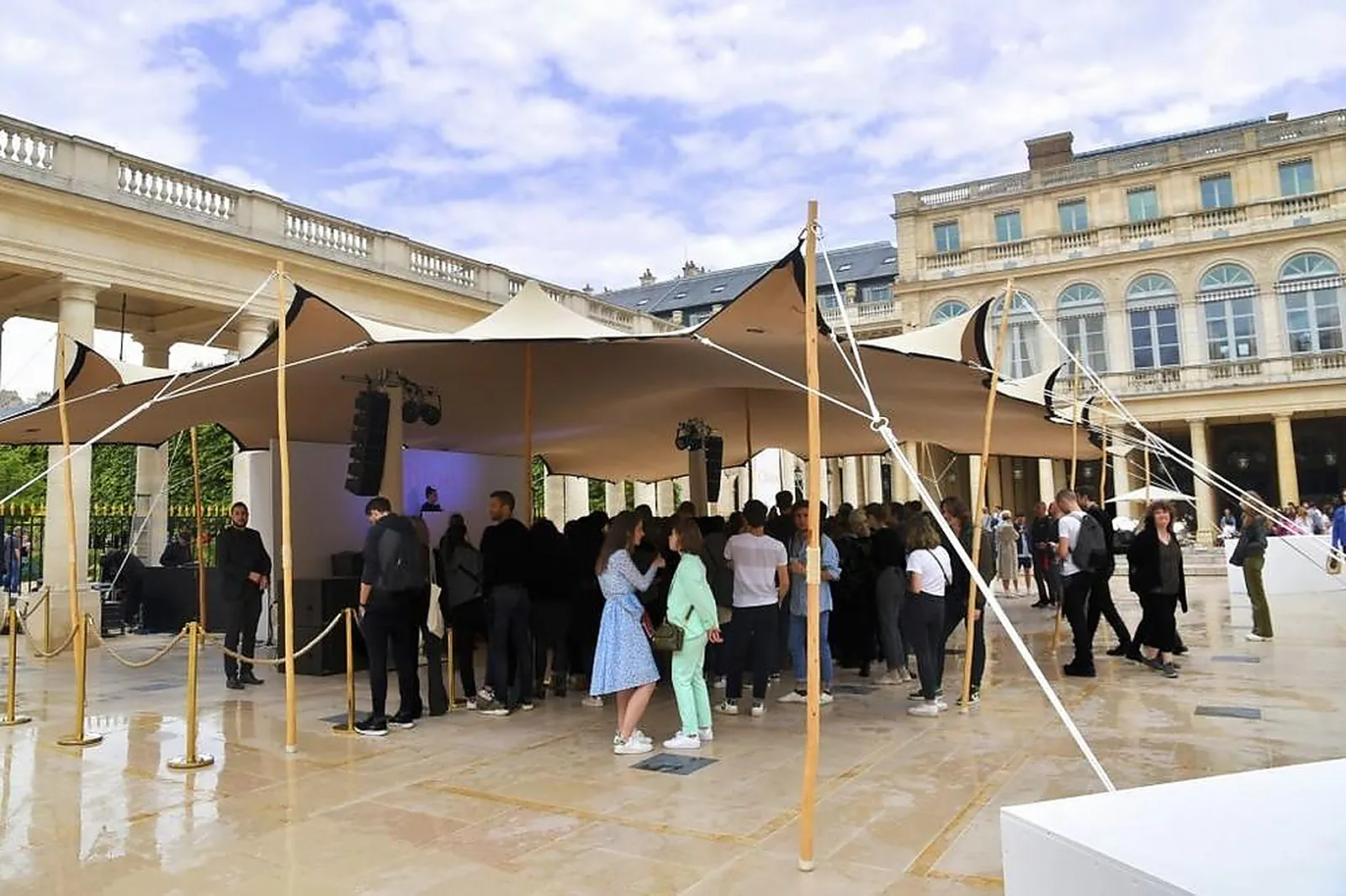 Tente et Chapiteau, TENTES ET CHAPITEAUX - CHATEAUGAY (PUY-DE-DÔME) : RENON LOCATION
