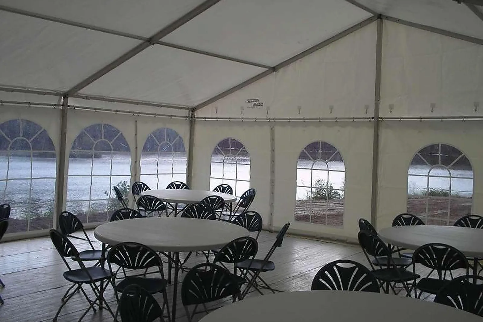 Tente et Chapiteau, TENTES ET CHAPITEAUX - HERMES (OISE) : LHERMINIER LOCATION