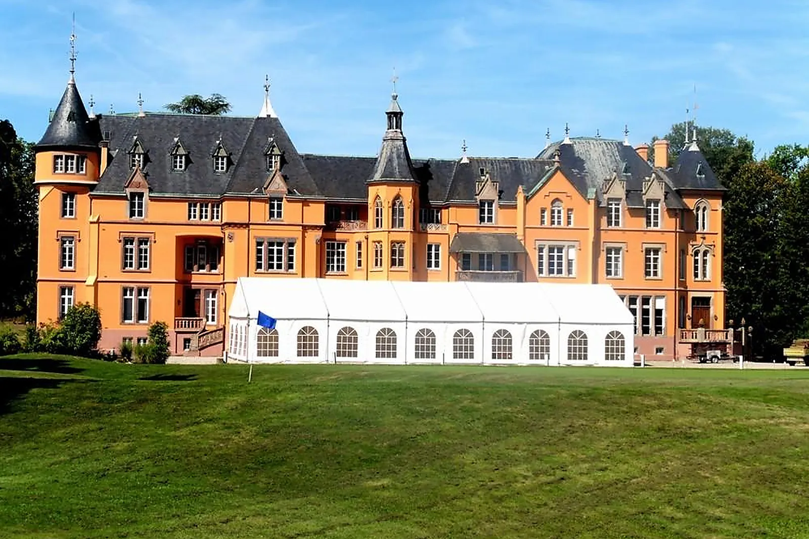 Tente et Chapiteau, TENTES ET CHAPITEAUX - HOMBOURG (HAUT-RHIN) : LES CHAPITEAUX DU RHIN