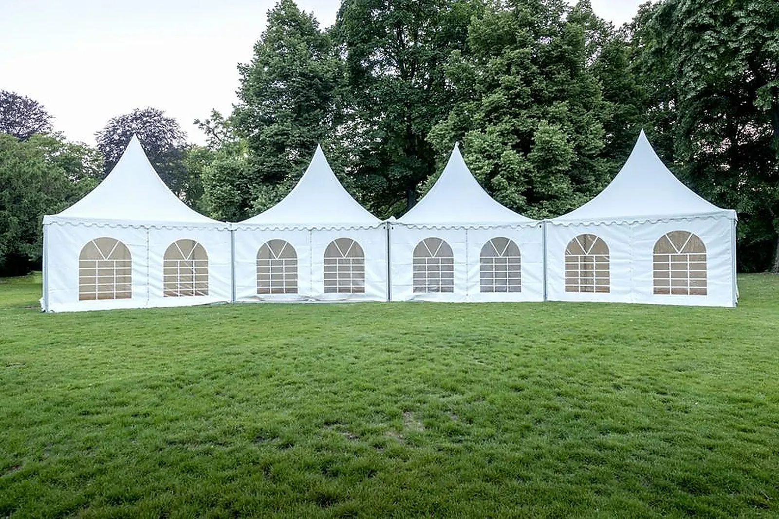 Tente et Chapiteau, TENTES ET CHAPITEAUX - HOMBOURG (HAUT-RHIN) : LES CHAPITEAUX DU RHIN