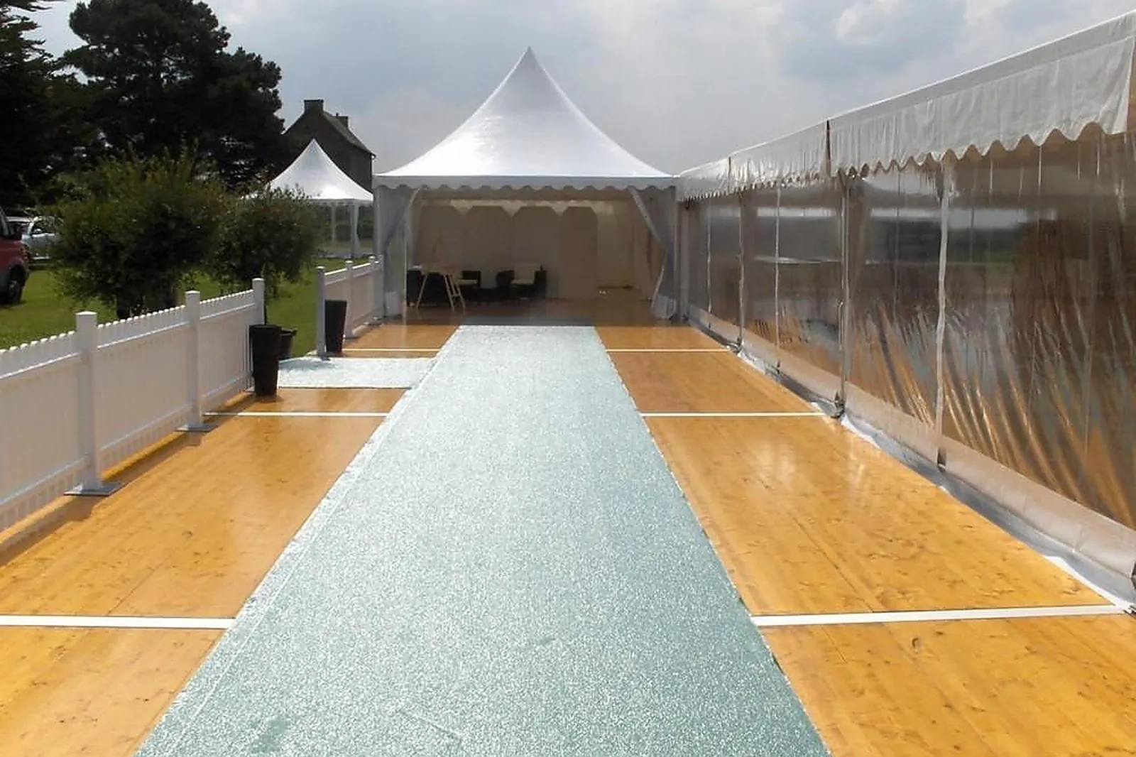 Tente et Chapiteau, TENTES ET CHAPITEAUX - LA-GUERCHE-DE-BRETAGNE (ILLE-ET-VILAINE) : VIGNAIS LOCATION