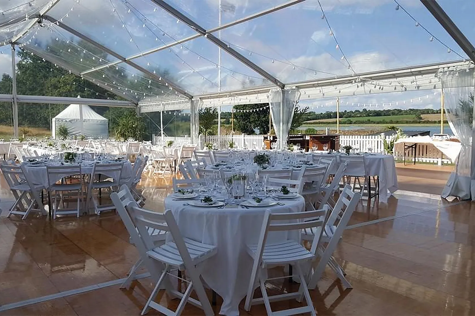 Tente et Chapiteau, TENTES ET CHAPITEAUX - LA-GUERCHE-DE-BRETAGNE (ILLE-ET-VILAINE) : VIGNAIS LOCATION