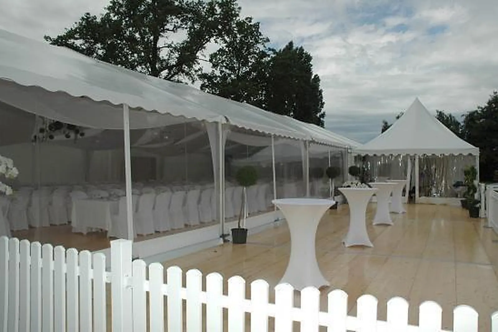 Tente et Chapiteau, TENTES ET CHAPITEAUX - LA-GUERCHE-DE-BRETAGNE (ILLE-ET-VILAINE) : VIGNAIS LOCATION