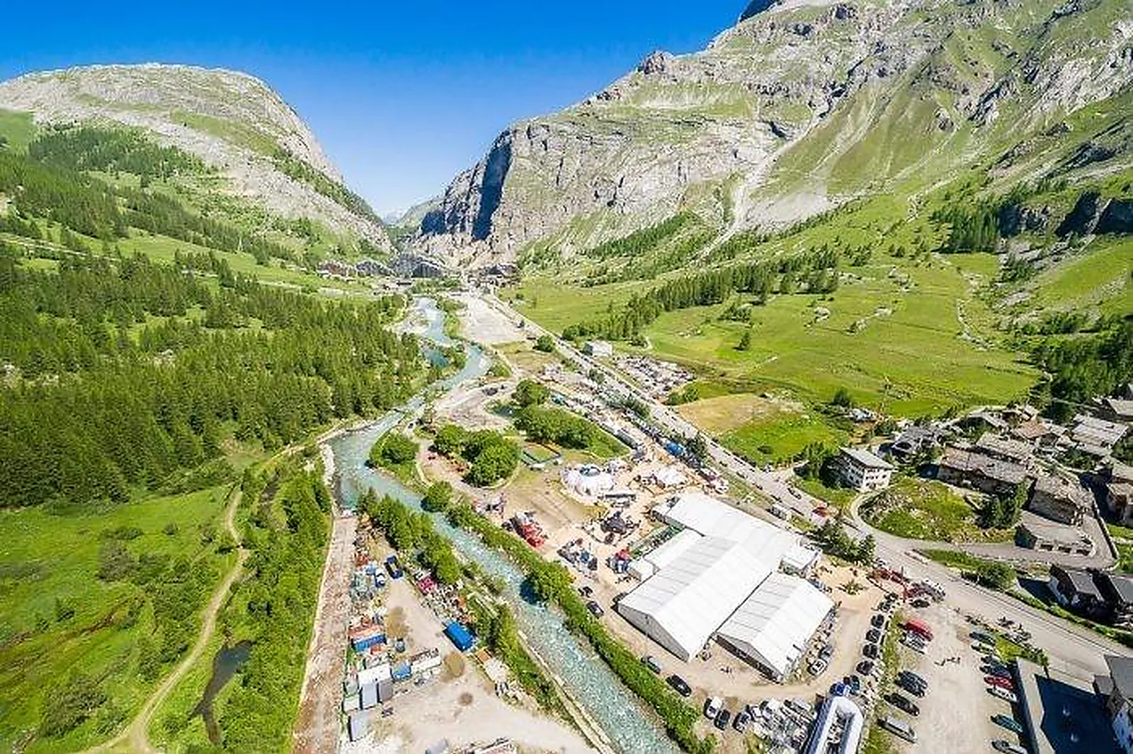 Tente et Chapiteau, TENTES ET CHAPITEAUX - LA MOTTE SERVOLEX (SAVOIE) : BENIER LOCATION