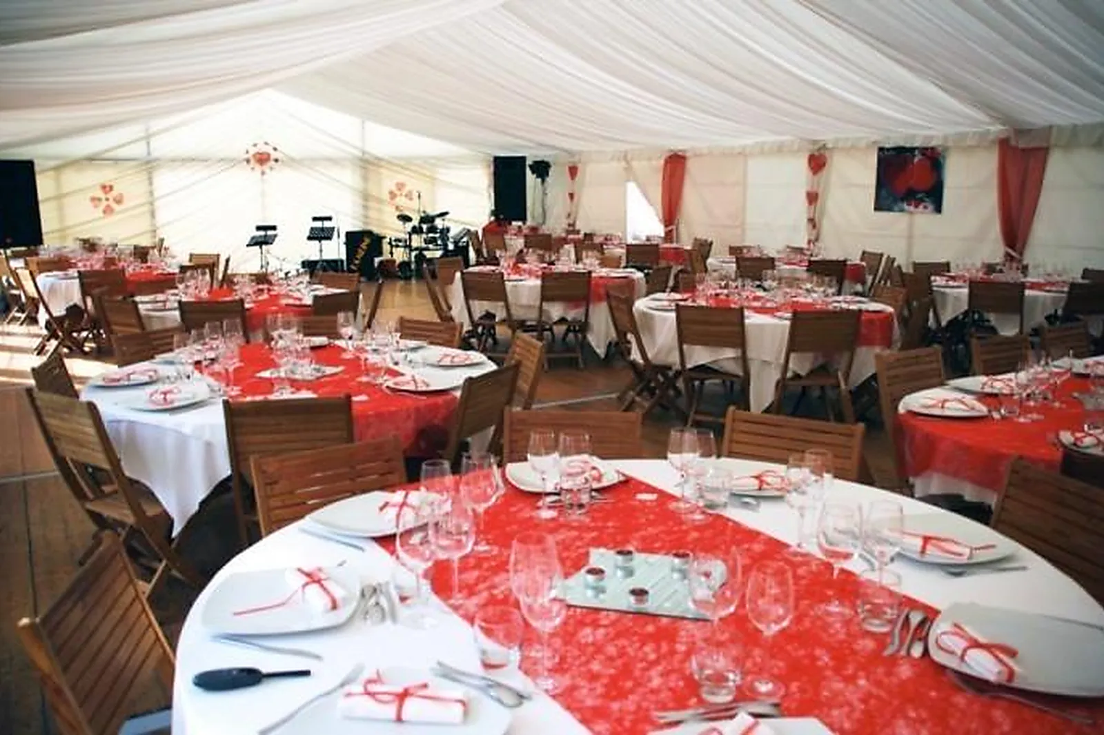 Tente et Chapiteau, TENTES ET CHAPITEAUX - LA MOTTE SERVOLEX (SAVOIE) : BENIER LOCATION