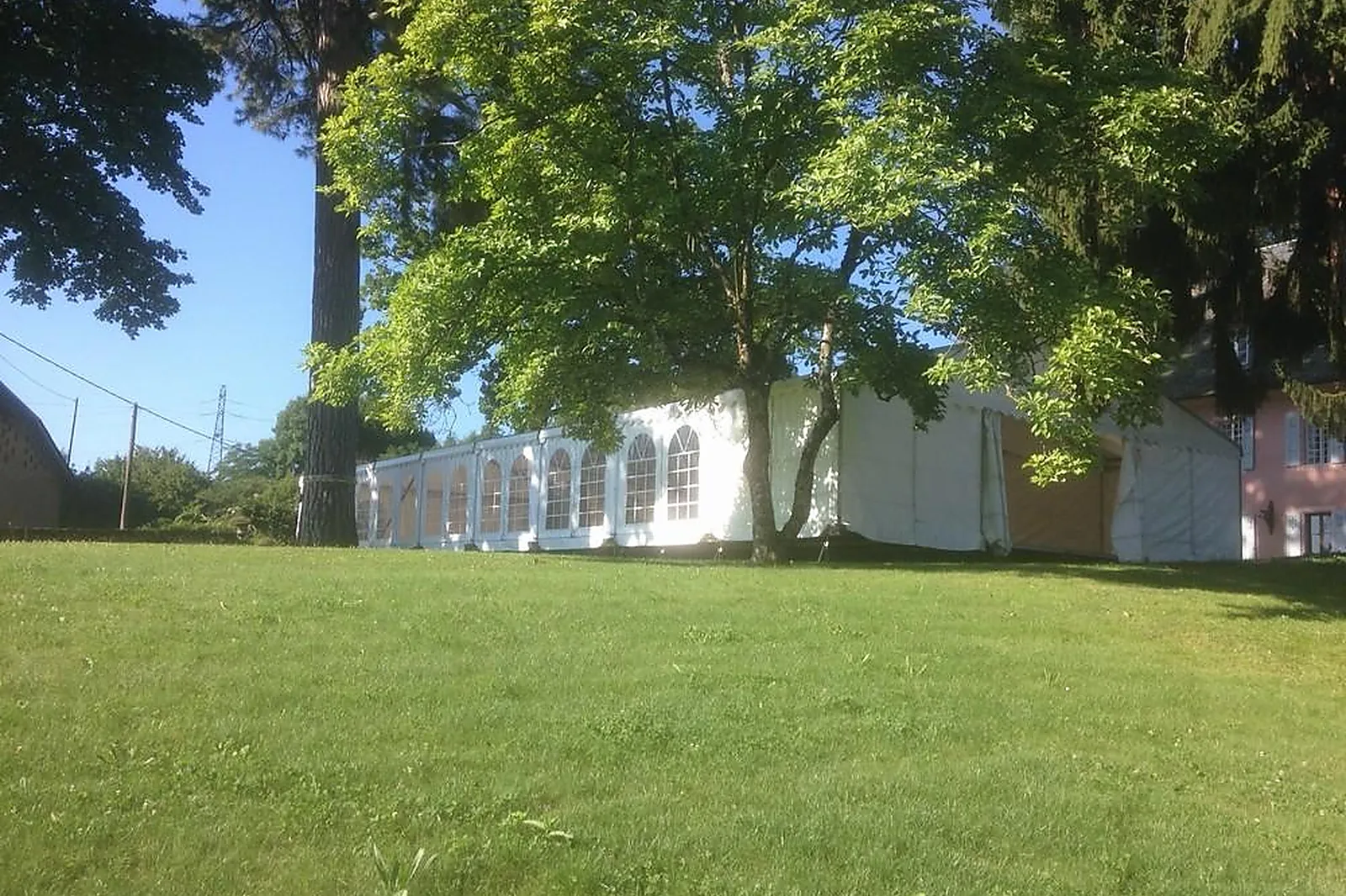 Tente et Chapiteau, TENTES ET CHAPITEAUX - LA MOTTE SERVOLEX (SAVOIE) : BENIER LOCATION