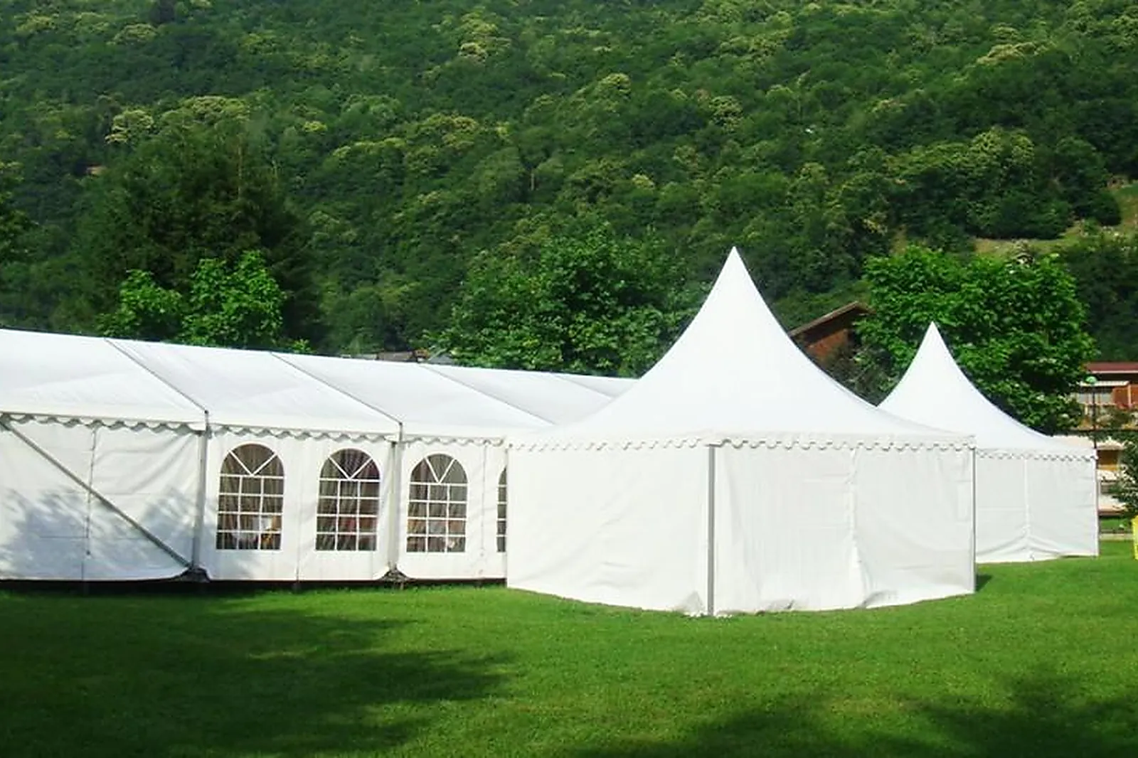 Tente et Chapiteau, TENTES ET CHAPITEAUX - LA MOTTE SERVOLEX (SAVOIE) : BENIER LOCATION