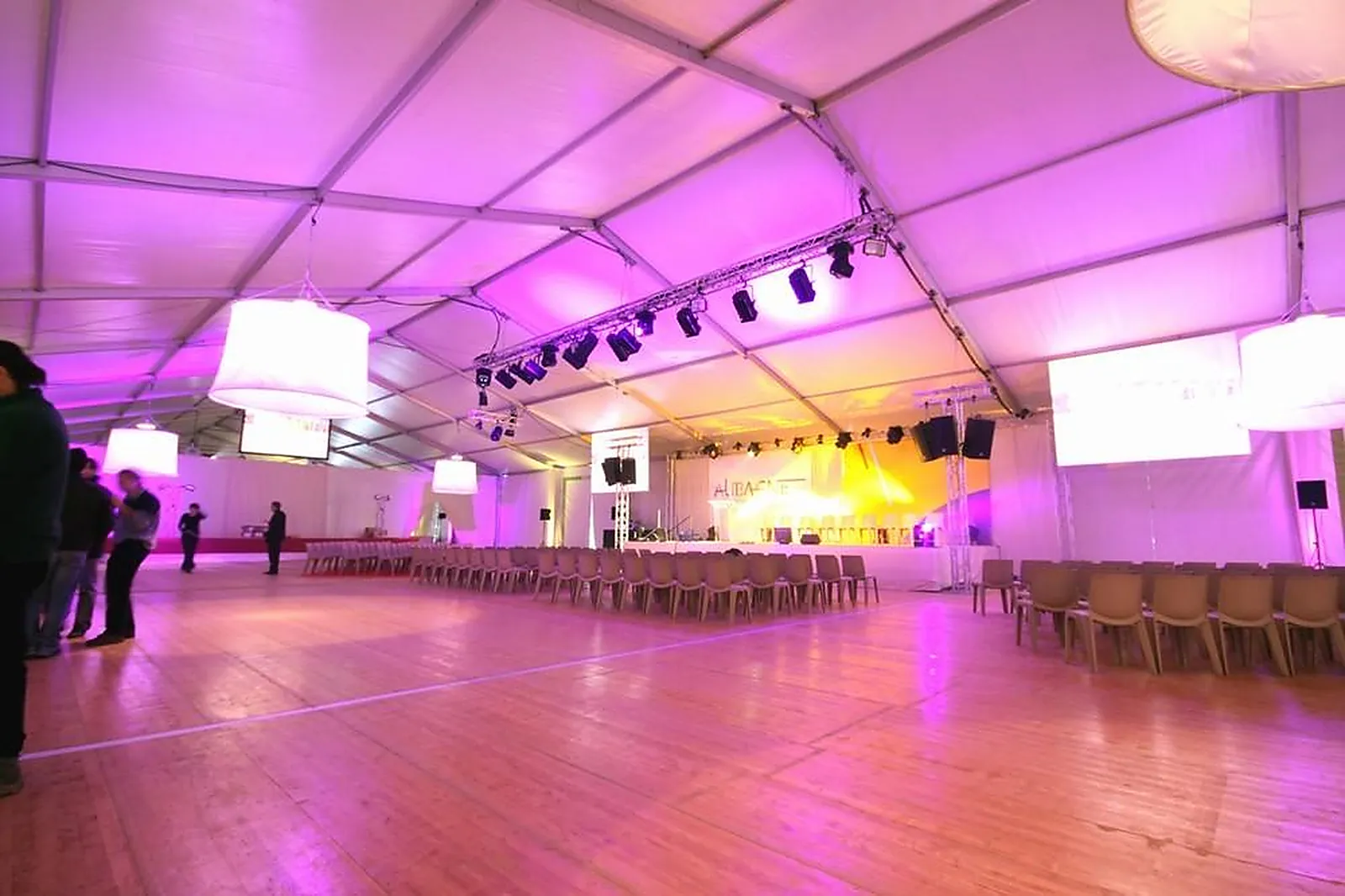 Tente et Chapiteau, TENTES ET CHAPITEAUX - LA PENNE-SUR-HUVEAUNE (BOUCHES-DU-RHÔNE) : PROVENCE LOCATION