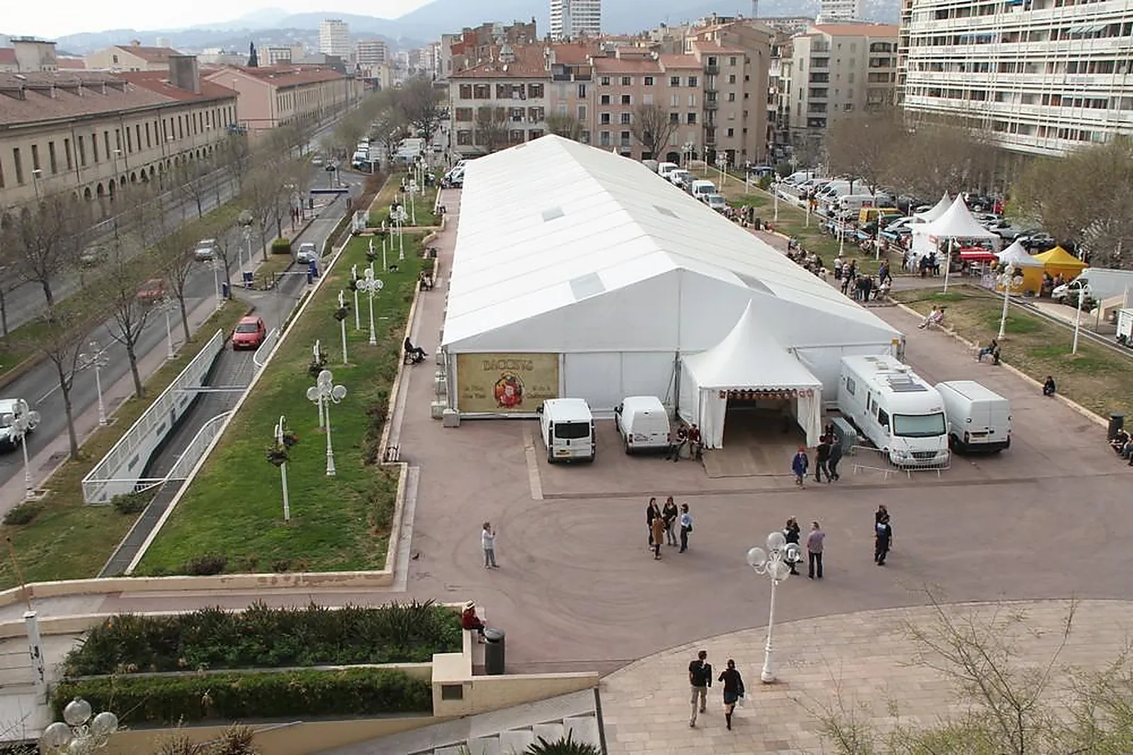 Tente et Chapiteau, TENTES ET CHAPITEAUX - LA PENNE-SUR-HUVEAUNE (BOUCHES-DU-RHÔNE) : PROVENCE LOCATION