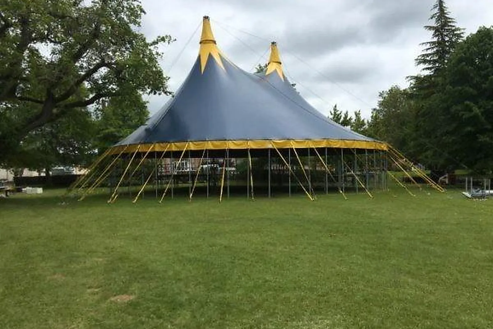 Tente et Chapiteau, TENTES ET CHAPITEAUX - LIFFRÉ (ILLE-ET-VILAINE) : KAHUT PALACE