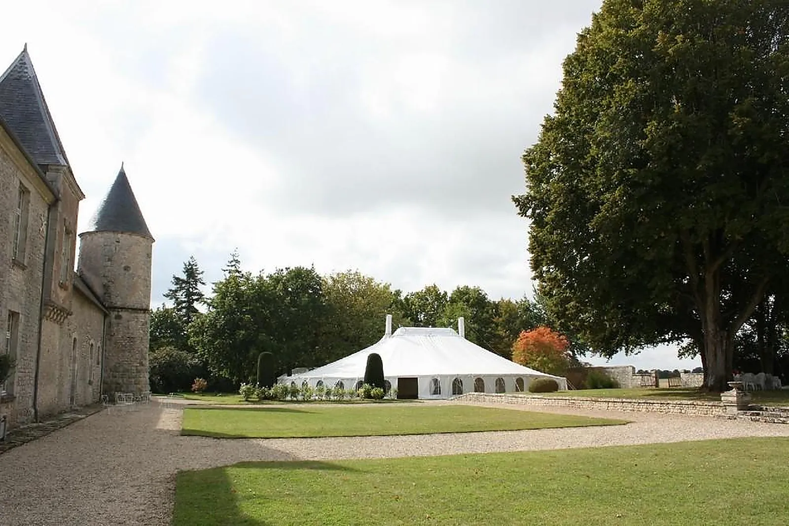 Tente et Chapiteau, TENTES ET CHAPITEAUX - MEUNG-SUR-LOIRE (LOIRET) : TENTE ET PLUS