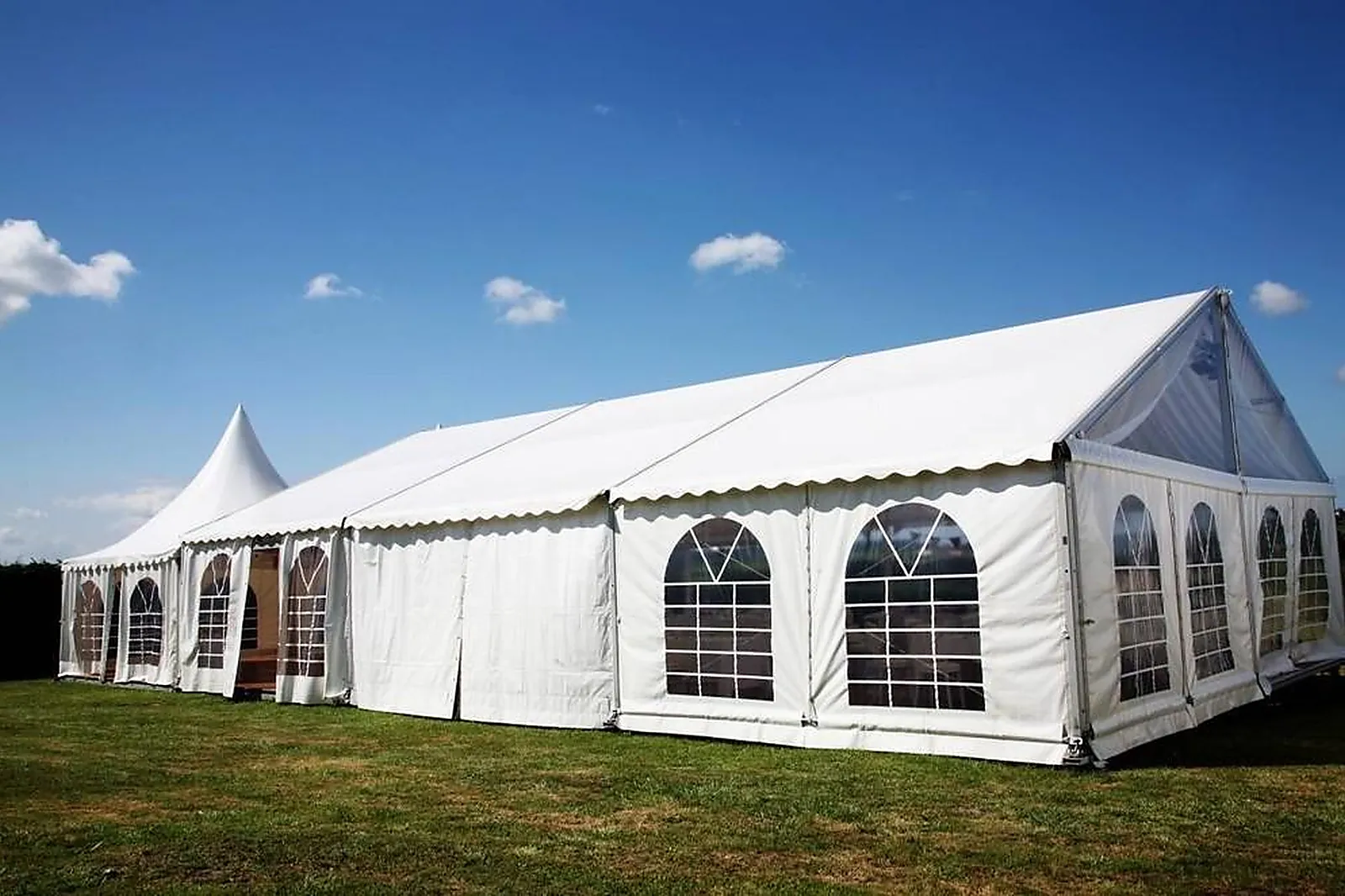 Tente et Chapiteau, TENTES ET CHAPITEAUX - POUXEUX (VOSGES) : GAUDI HUC CHAPITEAUX