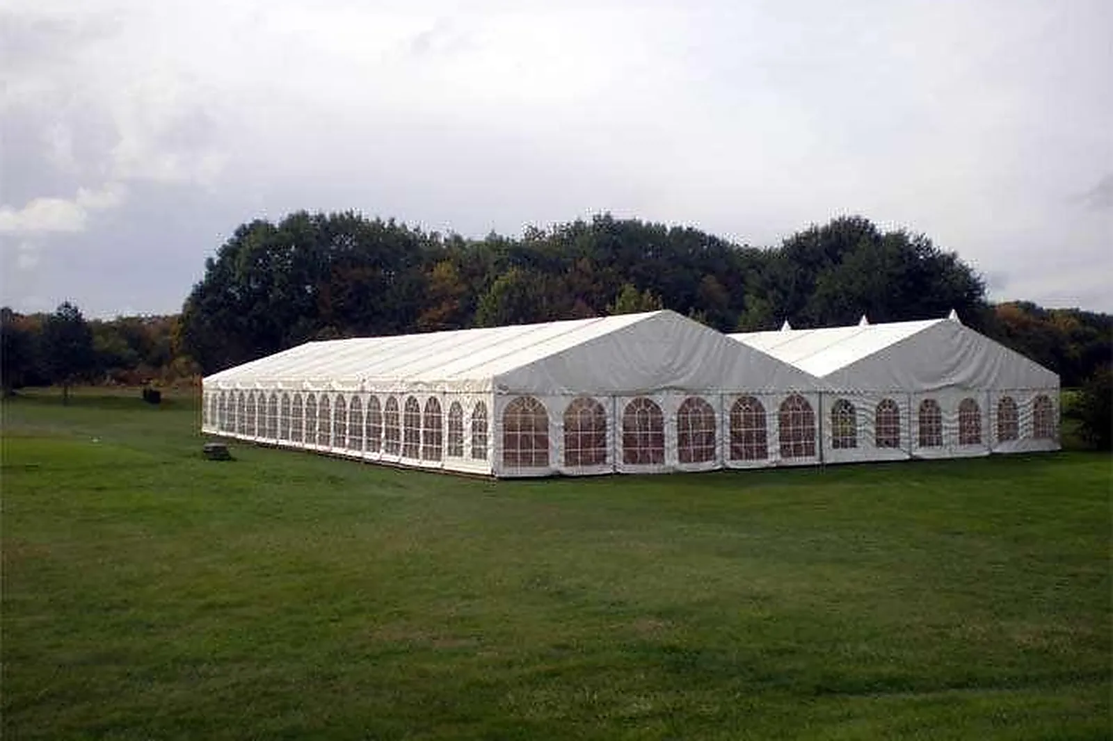 Tente et Chapiteau, TENTES ET CHAPITEAUX - ROMORANTIN-LANTHENAY (LOIR-ET-CHER) : GARDEN PARTY