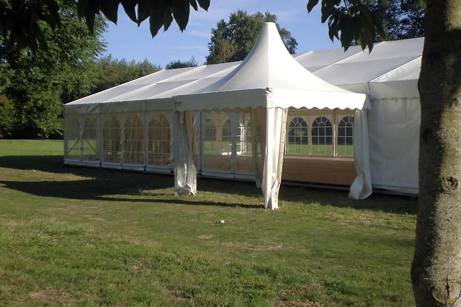 Tente et Chapiteau, TENTES ET CHAPITEAUX - ROMORANTIN-LANTHENAY (LOIR-ET-CHER) : GARDEN PARTY