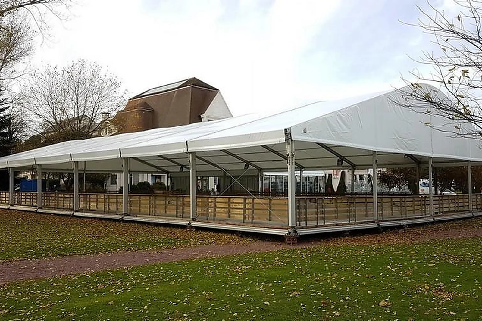 Tente et Chapiteau, TENTES ET CHAPITEAUX - ROQUETOIRE (PAS-DE-CALAIS) : CHAPITEAUX LOURDEL