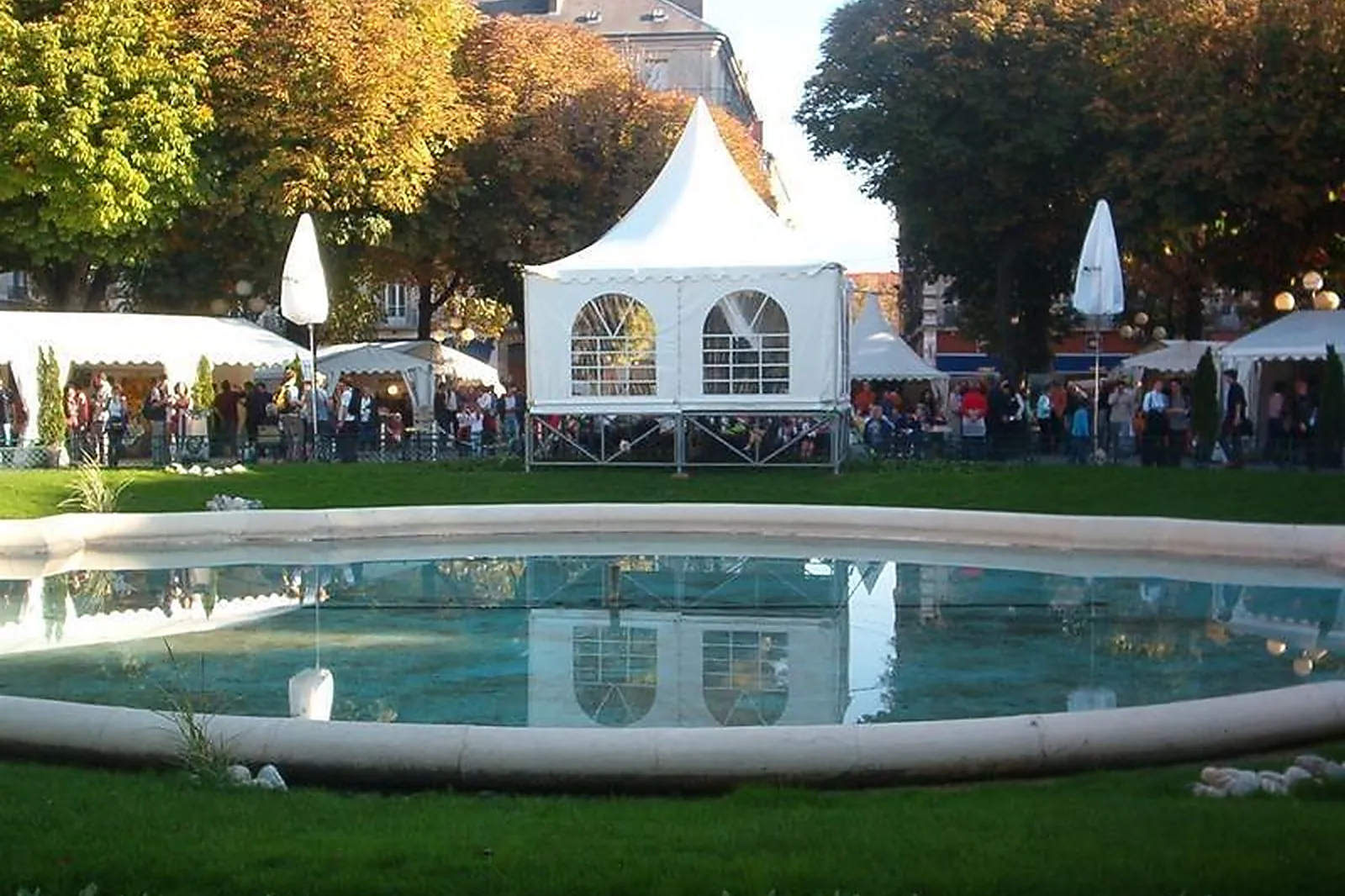 Tente et Chapiteau, TENTES ET CHAPITEAUX - SAINT-GEOIRE-EN-VALDAINE (ISÈRE) : VALDAINE CHAPITEAUX
