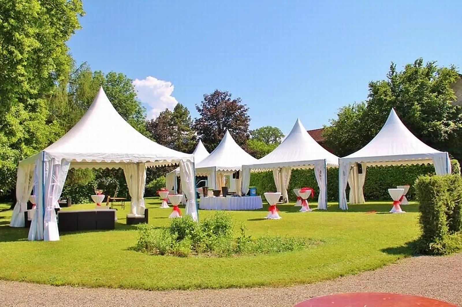 Tente et Chapiteau, TENTES ET CHAPITEAUX - THONON-LES-BAINS (HAUTE-SAVOIE) : LES CHAPITEAUX DU LÉMAN