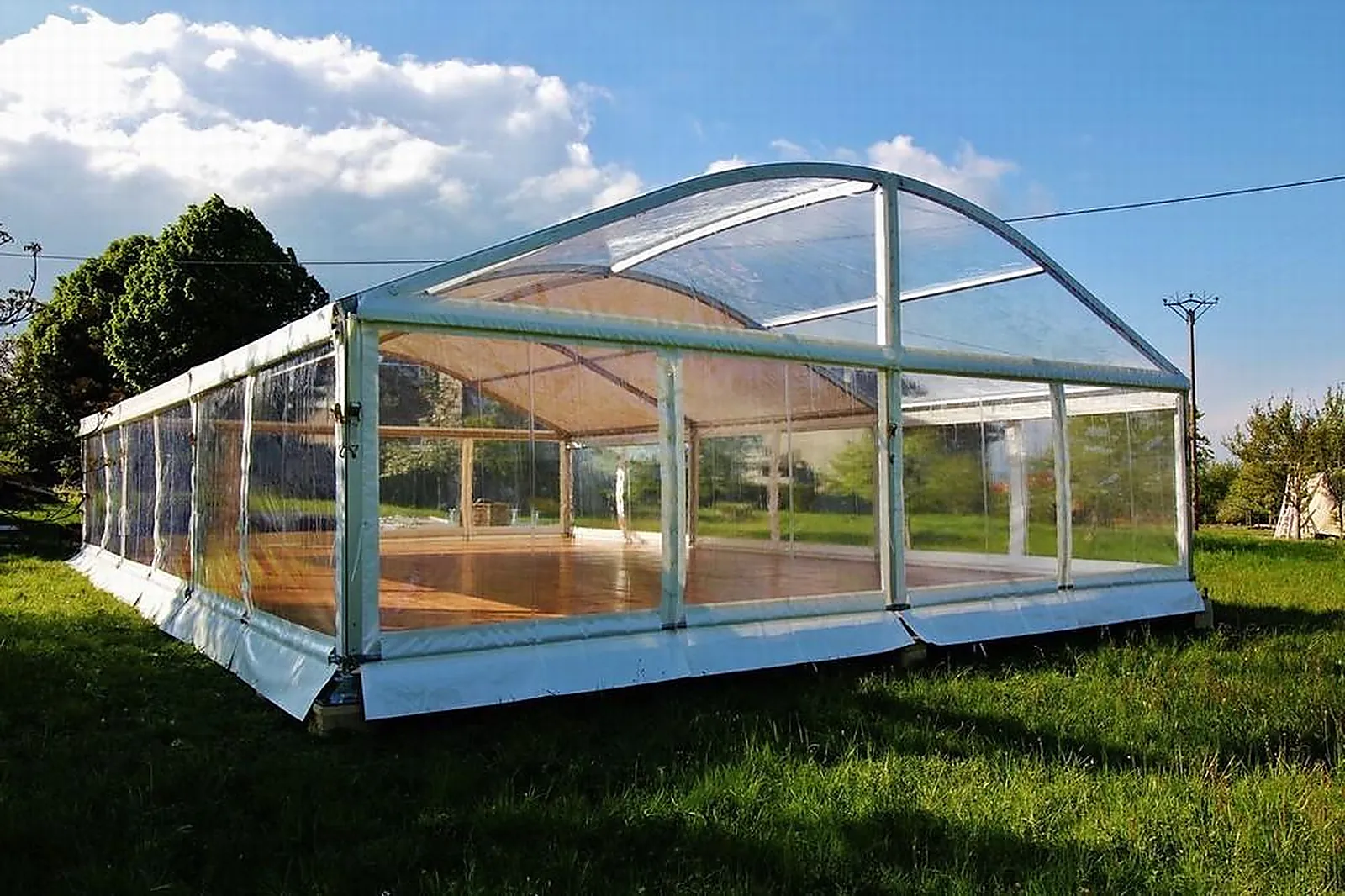 Tente et Chapiteau, TENTES ET CHAPITEAUX - THONON-LES-BAINS (HAUTE-SAVOIE) : LES CHAPITEAUX DU LÉMAN