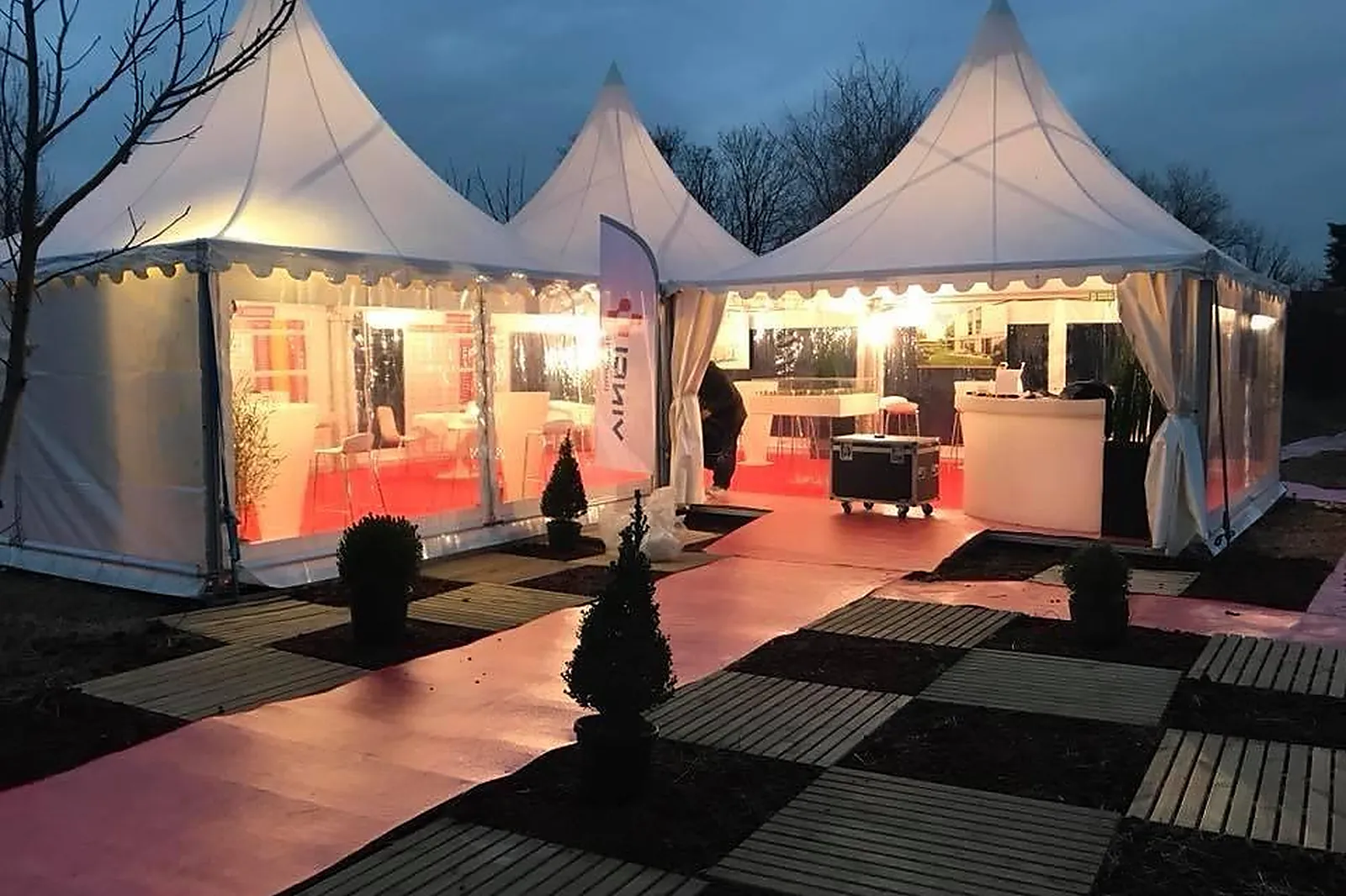 Tente et Chapiteau, TENTES ET CHAPITEAUX - UGINE (SAVOIE) : LES CHAPITEAUX DE SAVOIE