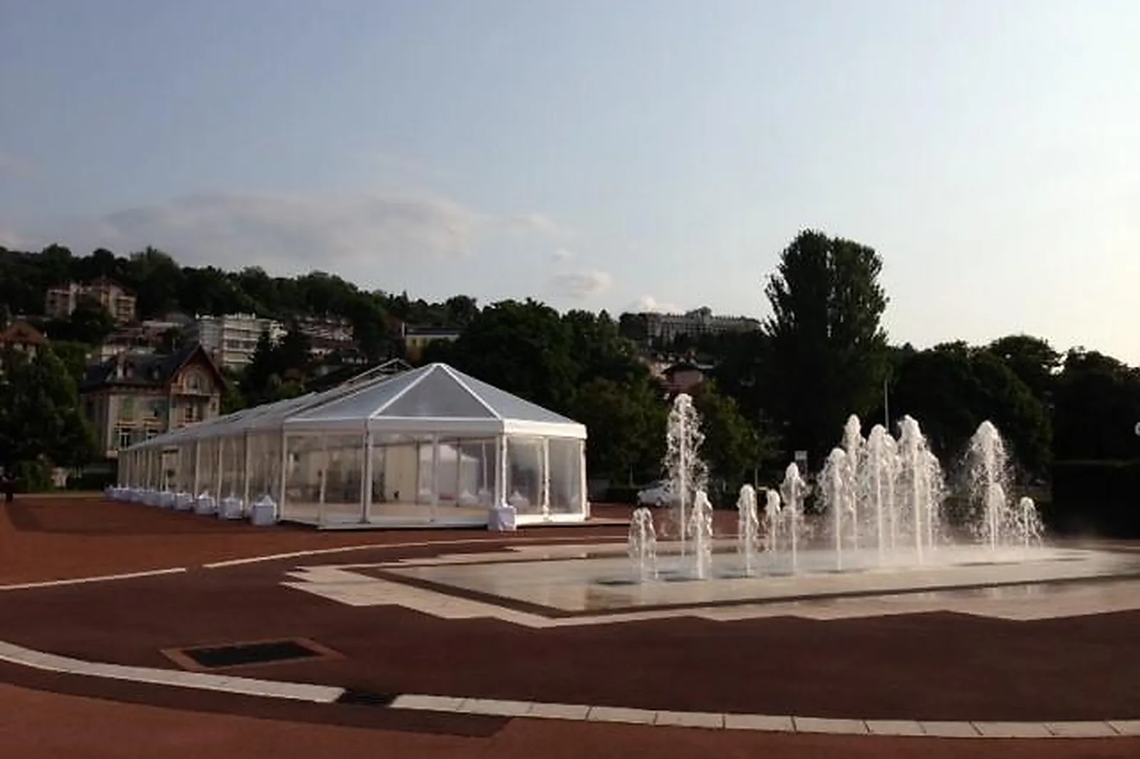Tente et Chapiteau, TENTES ET CHAPITEAUX - UGINE (SAVOIE) : LES CHAPITEAUX DE SAVOIE