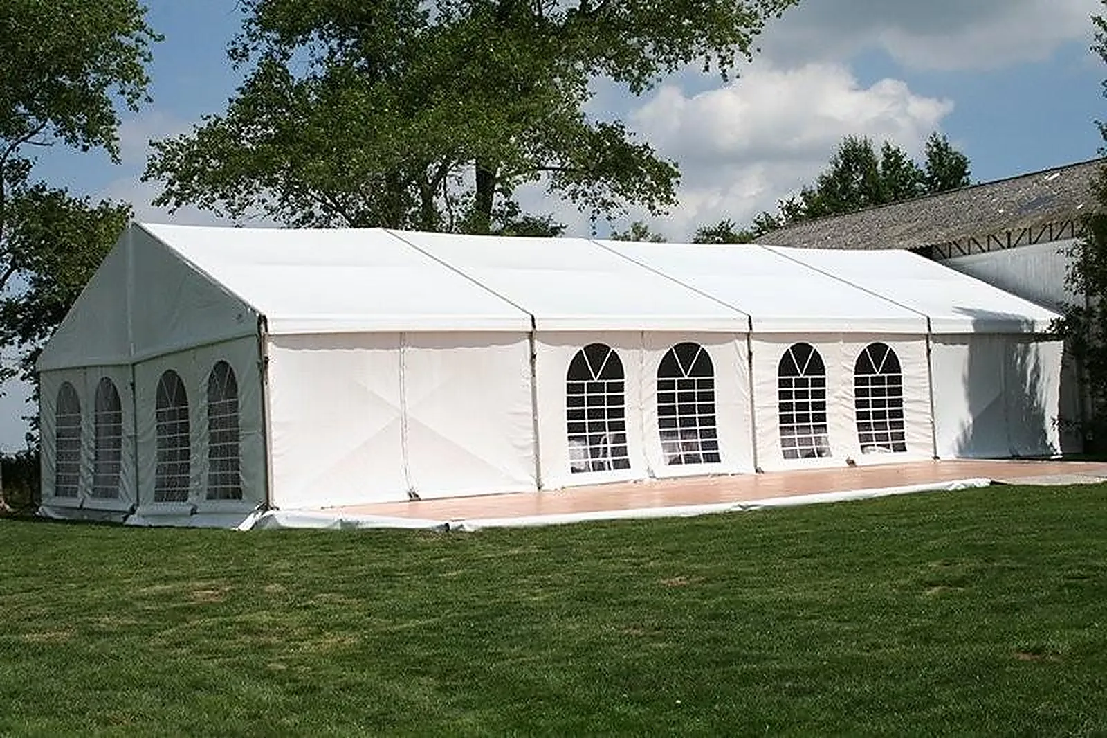 Tente et Chapiteau, TENTES ET CHAPITEAUX - WATTRELOS (NORD) : COLLET CHAPITEAUX