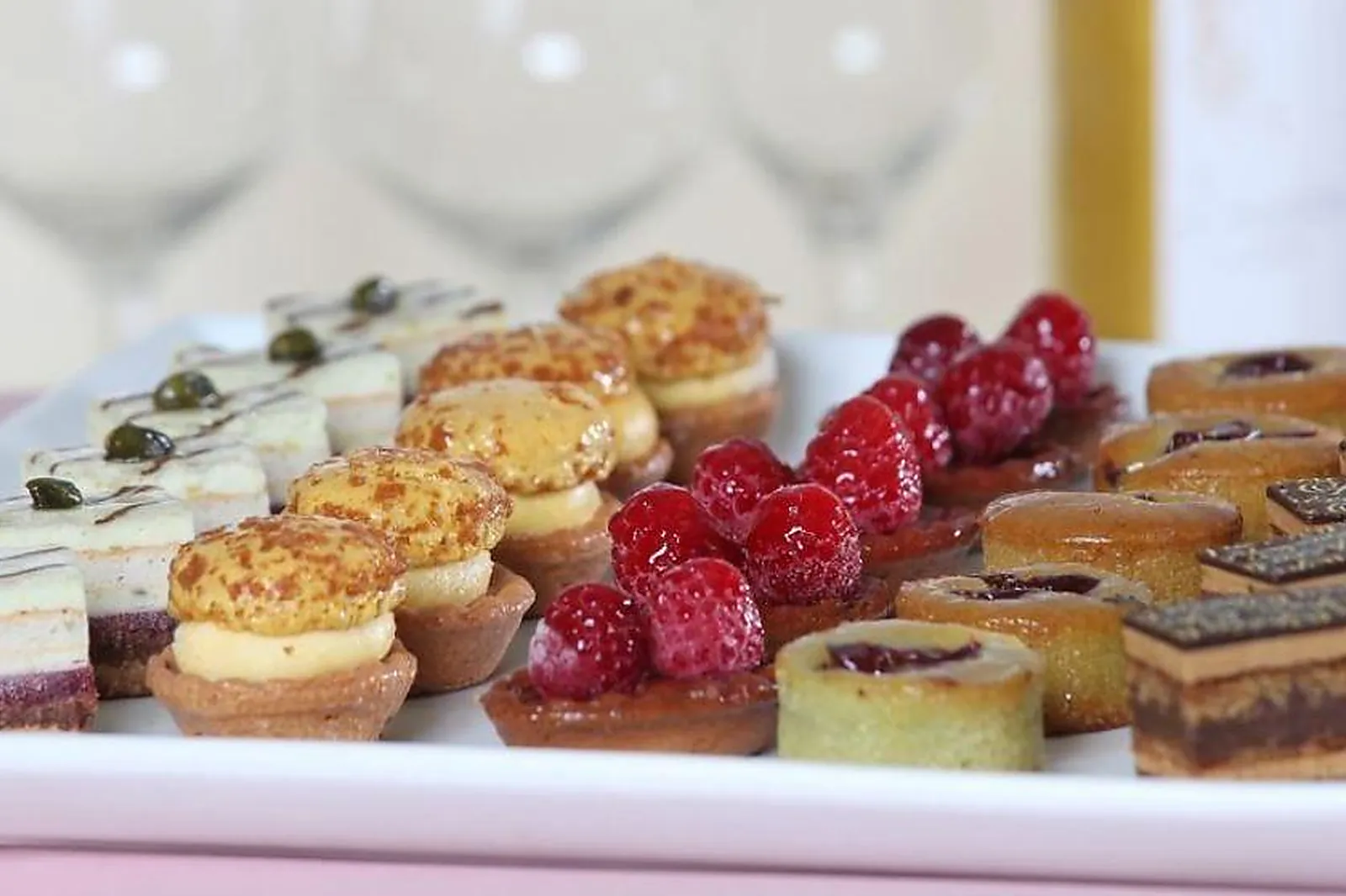 Languedoc-Roussillon-Midi-Pyrénées, TRAITEURS - ALBAN (TARN) : MAISON ROUSTIT