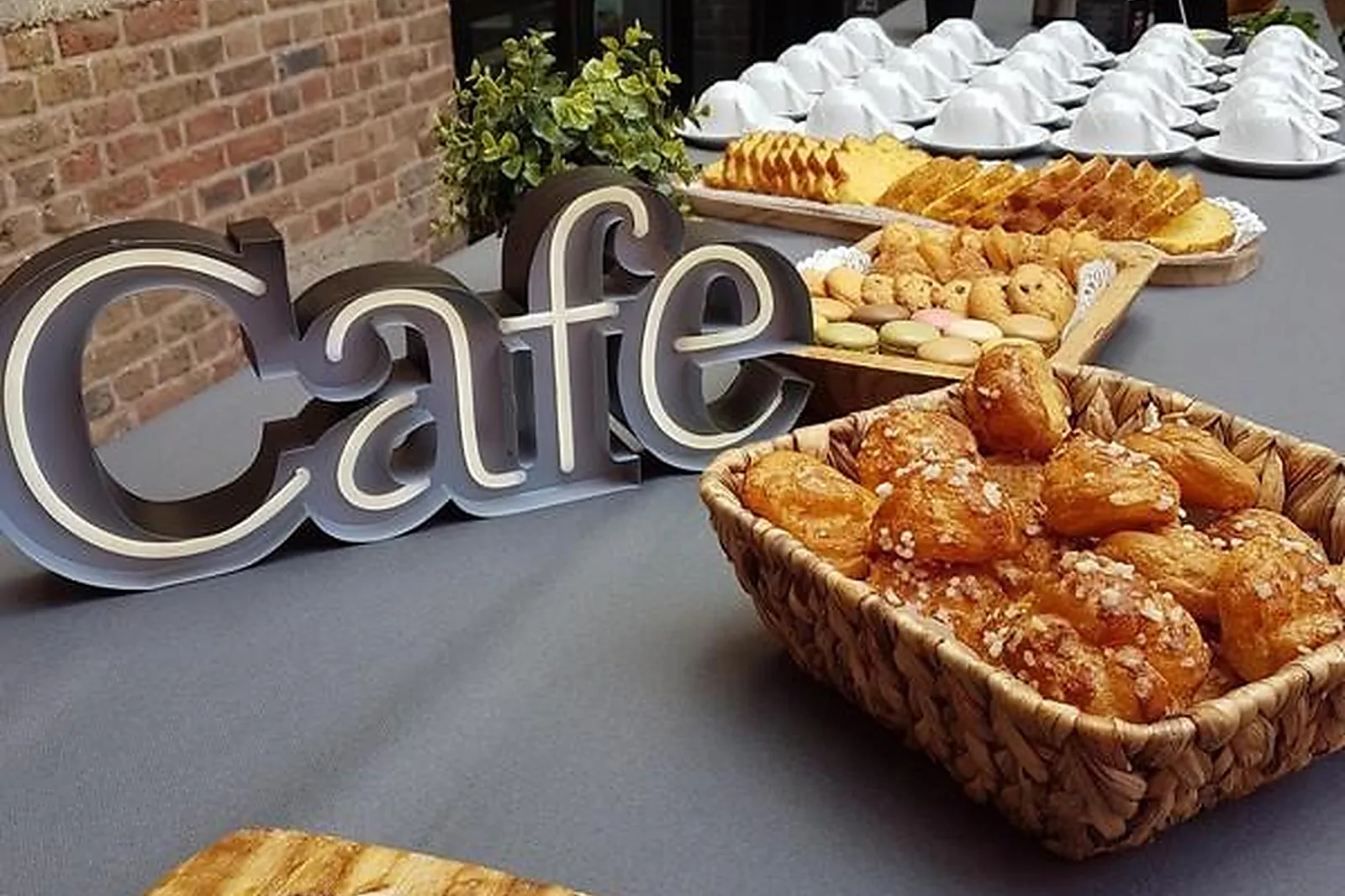 Nord-Pas-de-Calais-Picardie, TRAITEURS - AMIENS (SOMME) : CROQUINES RÉCEPTION