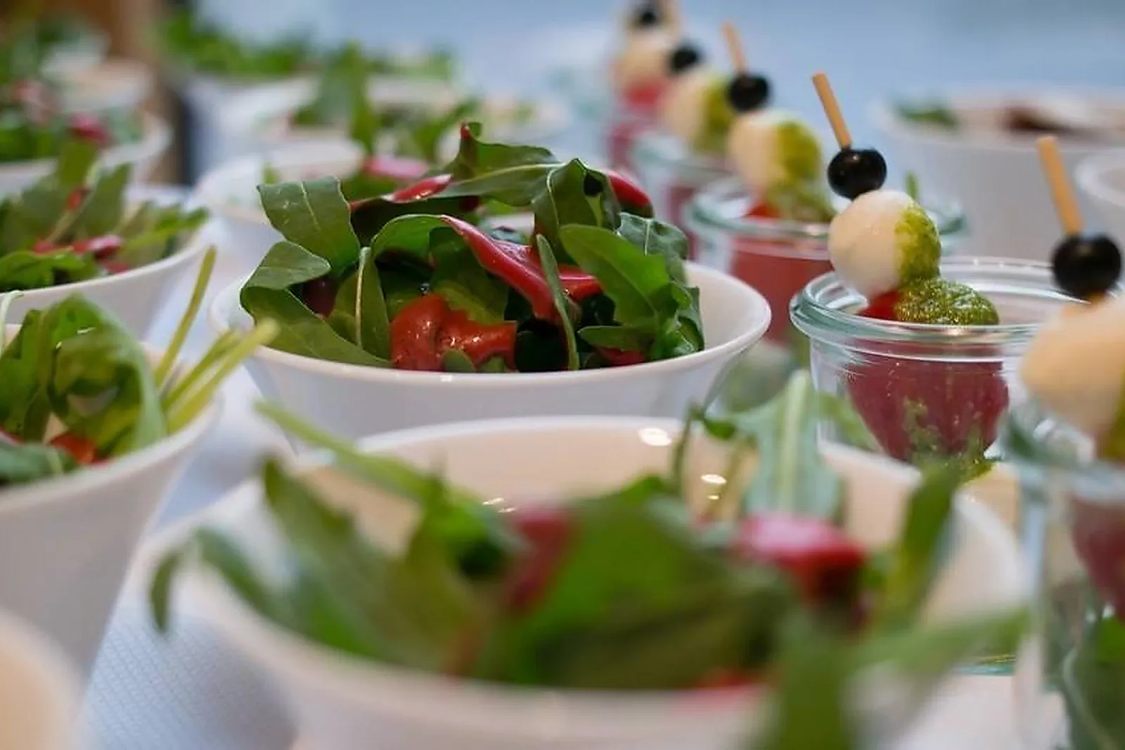 Aquitaine-Limousin-Poitou-Charentes, TRAITEURS - ANDERNOS-LES-BAINS (GIRONDE) : AU PLAISIR DES PAPILLES