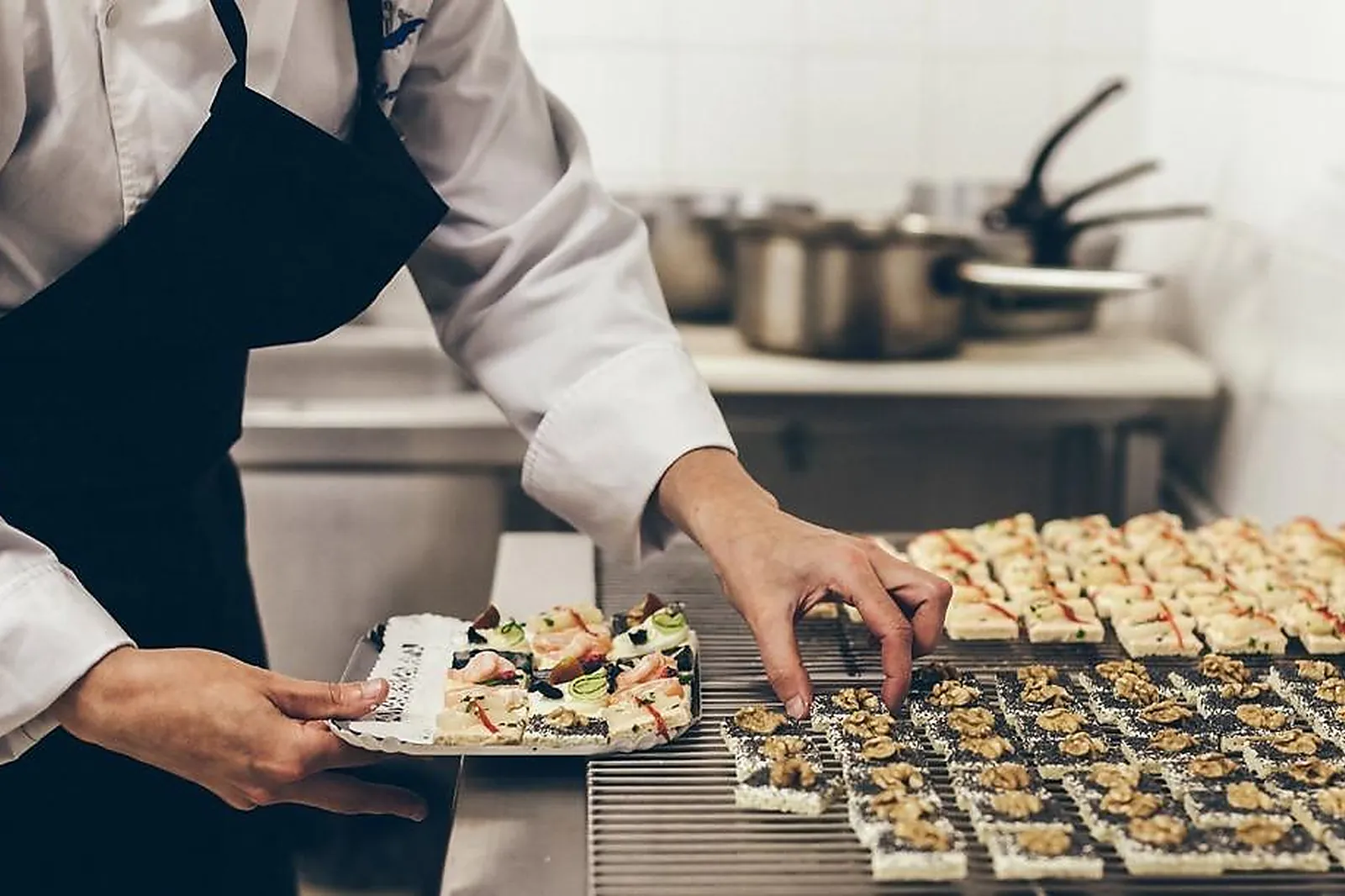 Aquitaine-Limousin-Poitou-Charentes, TRAITEURS - ANGLET (PYRÉNÉES-ATLANTIQUES) : MAISON PLUMAUZILLE