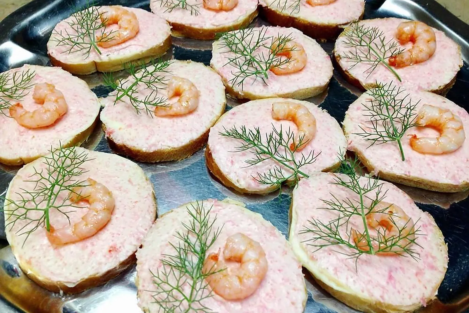 Provence-Alpes-Côte d'Azur, TRAITEURS - AURIOL (BOUCHES-DU-RHÔNE) : VILLA QUELUDE