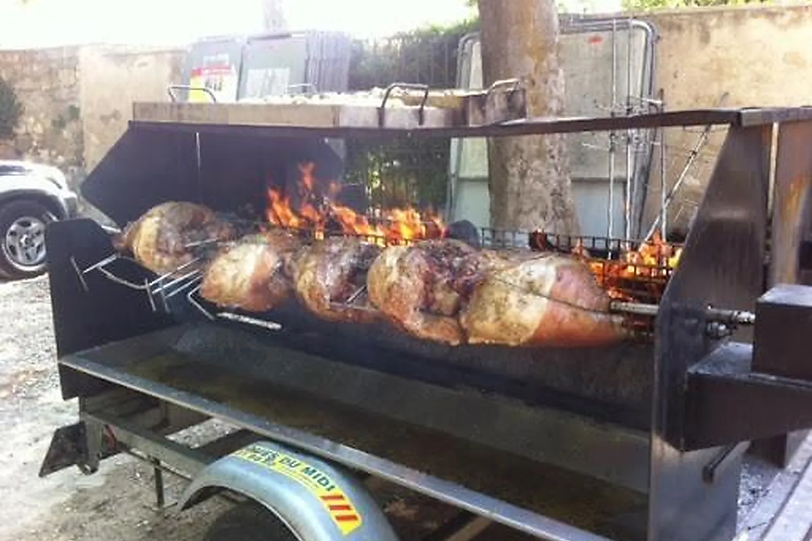Provence-Alpes-Côte d'Azur, TRAITEURS - AURONS (BOUCHES-DU-RHÔNE) : LA BROCHE GAULOISE