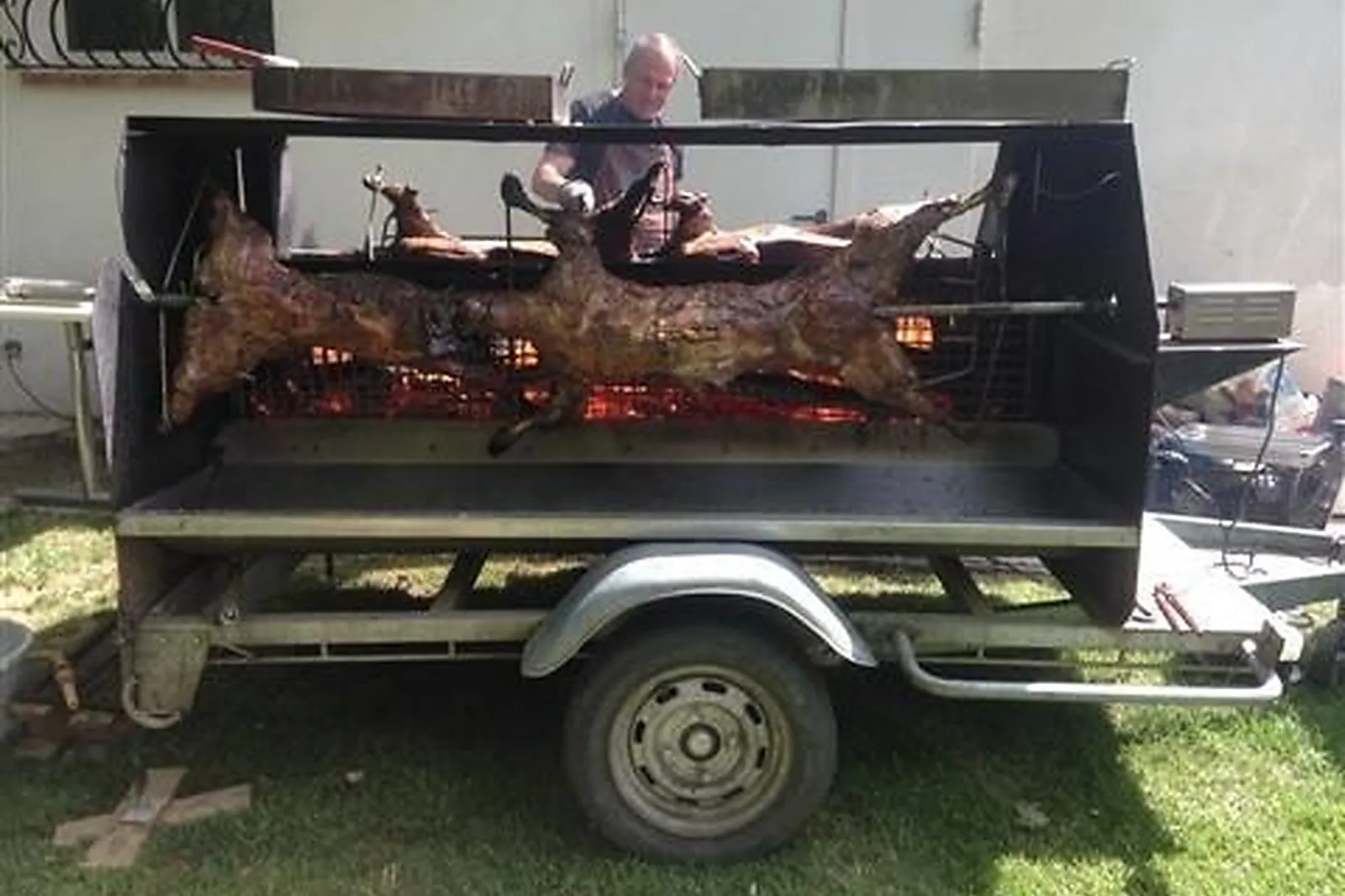 Provence-Alpes-Côte d'Azur, TRAITEURS - AURONS (BOUCHES-DU-RHÔNE) : LA BROCHE GAULOISE