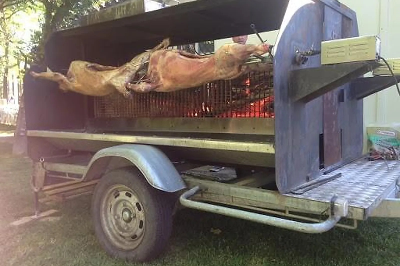 Provence-Alpes-Côte d'Azur, TRAITEURS - AURONS (BOUCHES-DU-RHÔNE) : LA BROCHE GAULOISE
