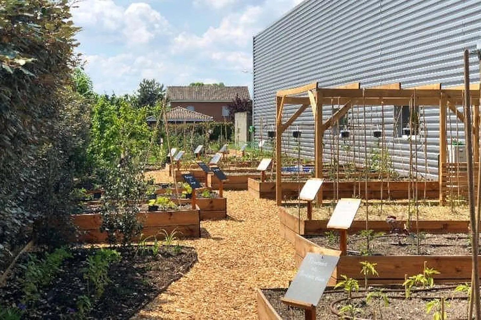 Aquitaine-Limousin-Poitou-Charentes, TRAITEURS - BRUGES (GIRONDE) : CAPDEVIELLE