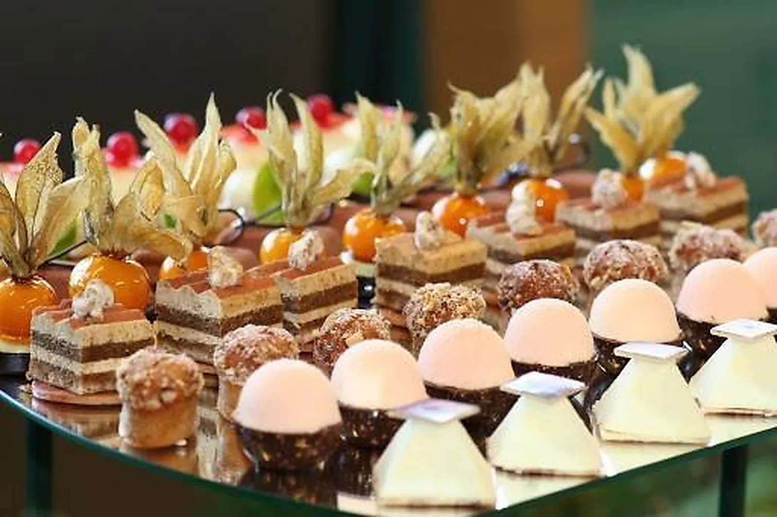 Aquitaine-Limousin-Poitou-Charentes, TRAITEURS - BRUGES (GIRONDE) : CAPDEVIELLE