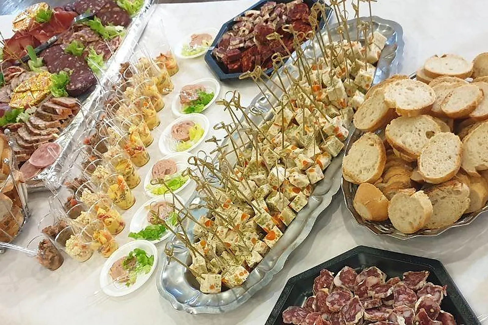 Languedoc-Roussillon-Midi-Pyrénées, TRAITEURS - CAHORS (LOT) : PÉGOURIÉ ET FILS (STÉ)