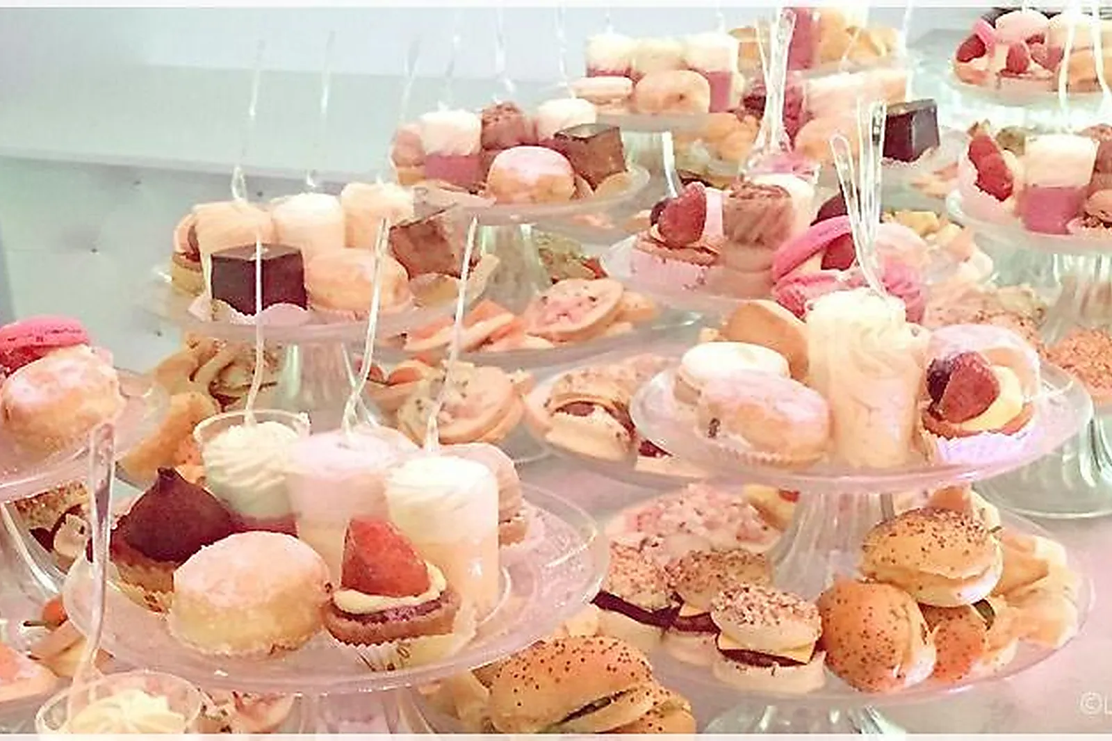 Auvergne-Rhône-Alpes, TRAITEURS - CALUIRE-ET-CUIRE (RHÔNE) : TRAITEUR LES JUMELLES