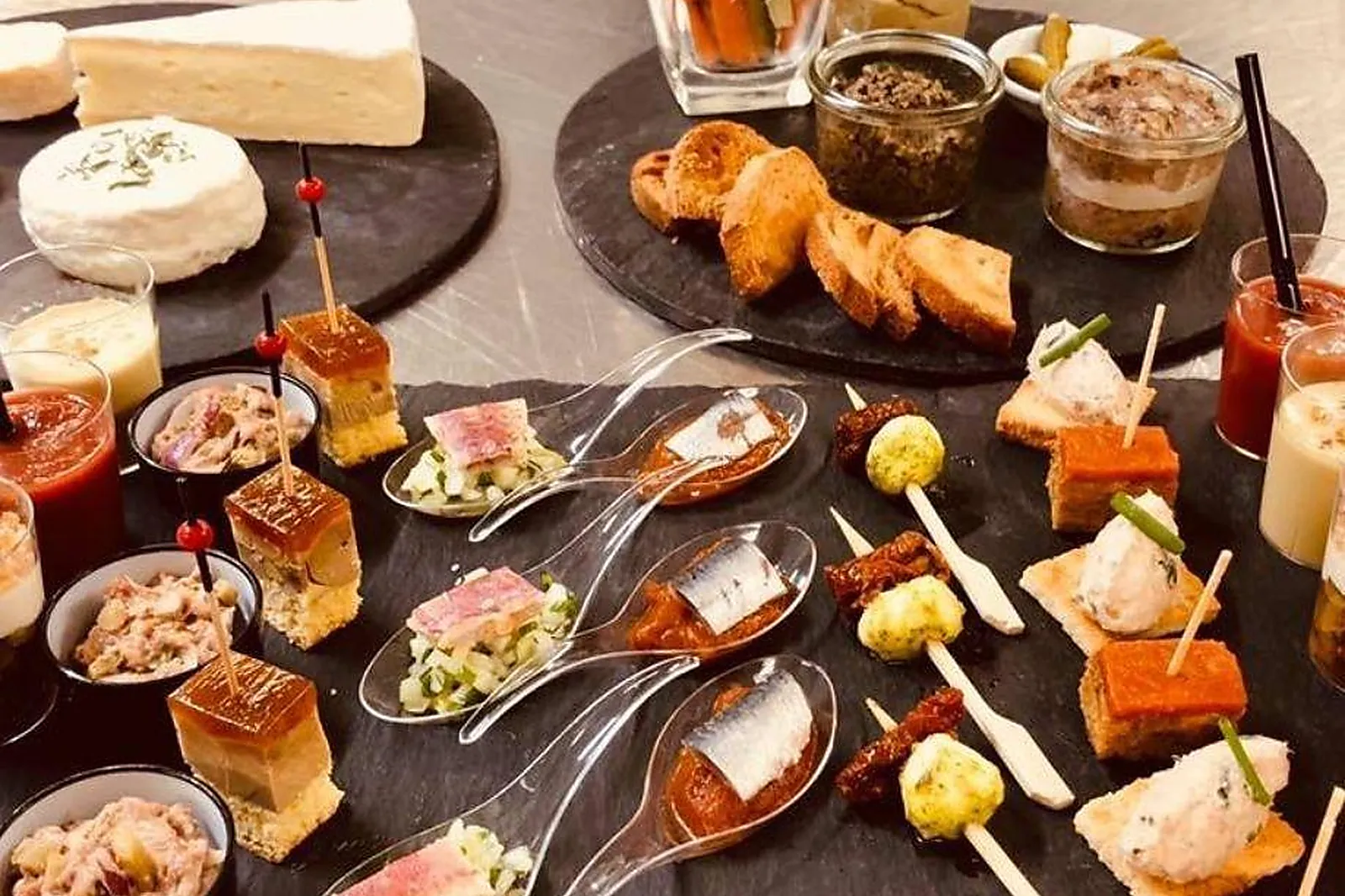 Provence-Alpes-Côte d'Azur, TRAITEURS - CARPENTRAS (VAUCLUSE) : OLIVIER MARSEILLE TRAITEUR