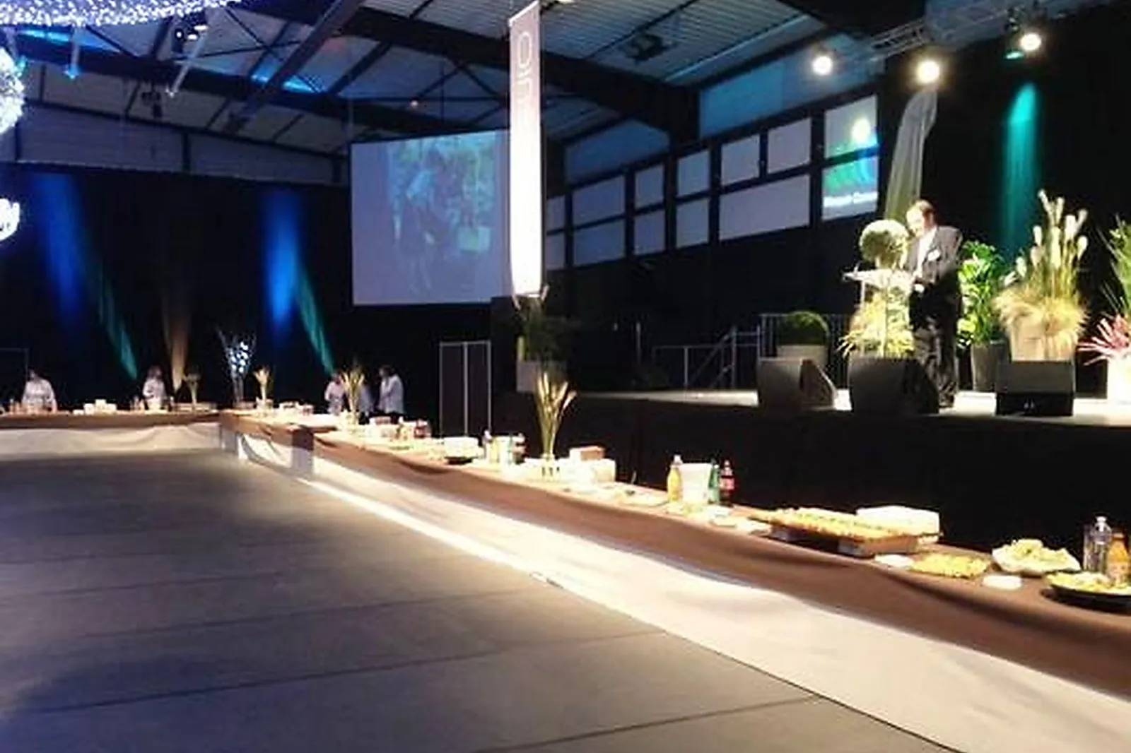 Languedoc-Roussillon-Midi-Pyrénées, TRAITEURS - CASTRIES (HÉRAULT) : AMIS TRAITEUR