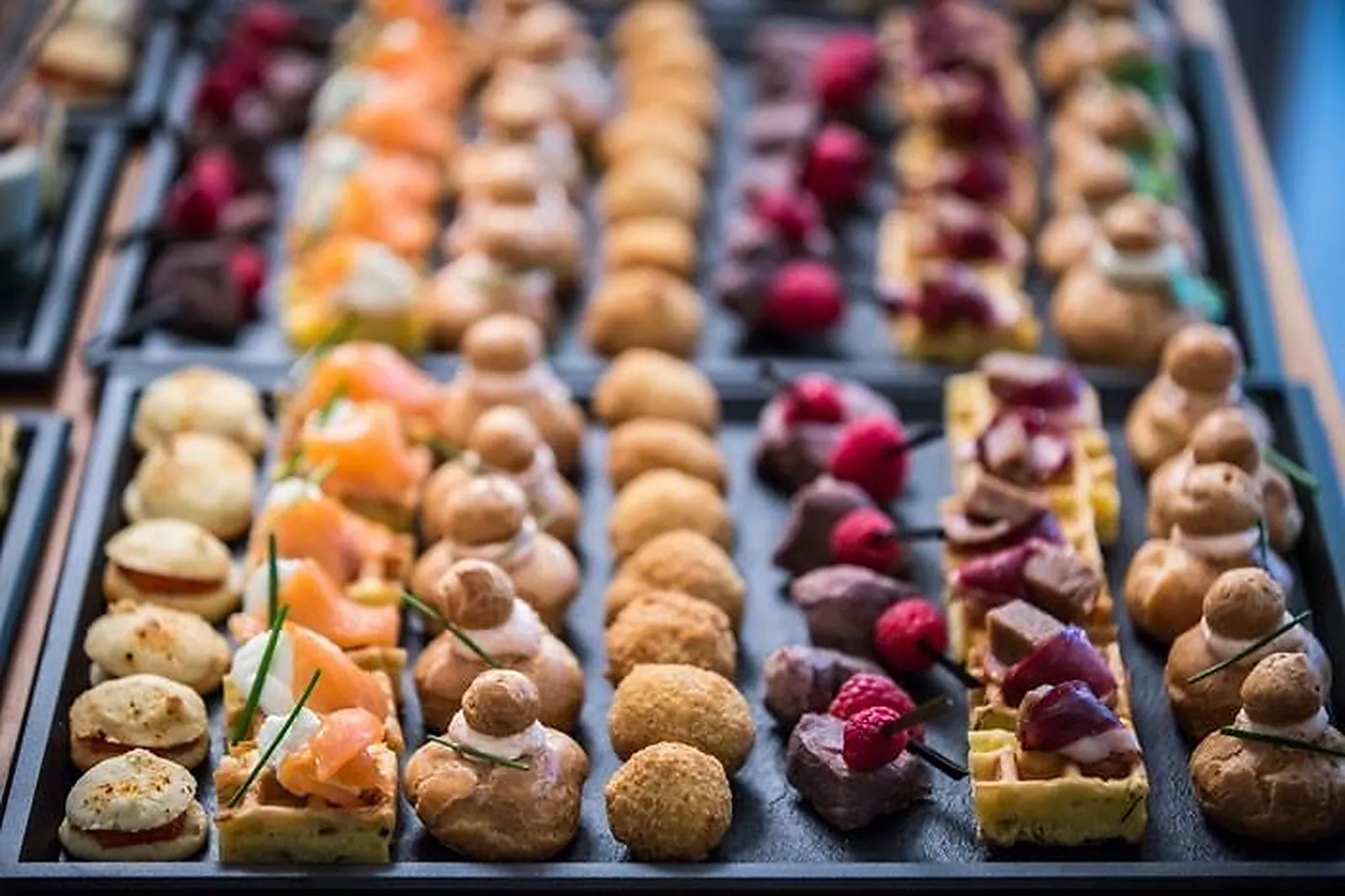 Auvergne-Rhône-Alpes, TRAITEURS - CHABEUIL (DRÔME) : ESQUISSE PATISSERIE TRAITEUR