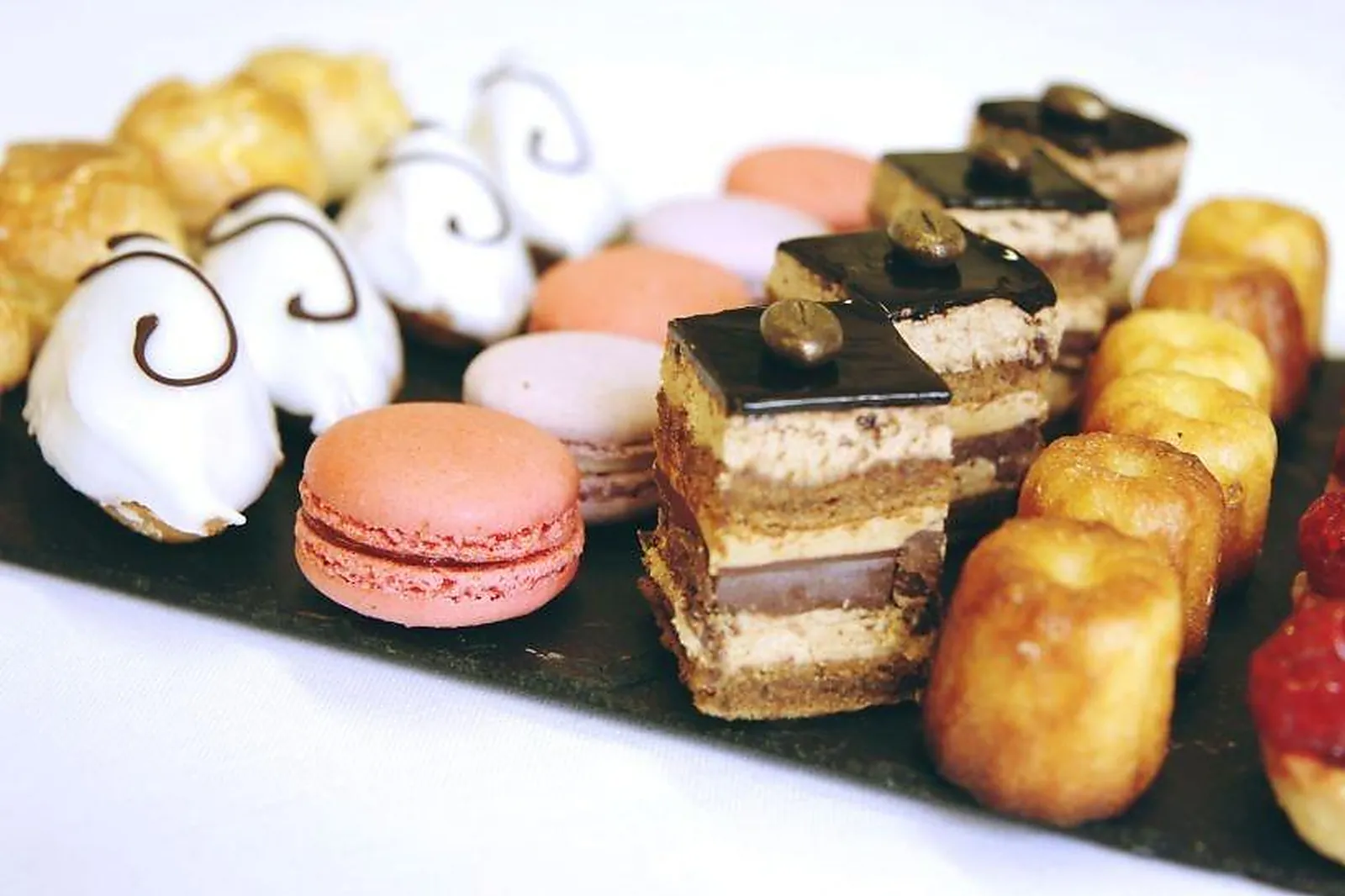 Auvergne-Rhône-Alpes, TRAITEURS - CHANAT-LA-MOUTEYRE (PUY-DE-DÔME) : SOLIGNAT TRAITEUR